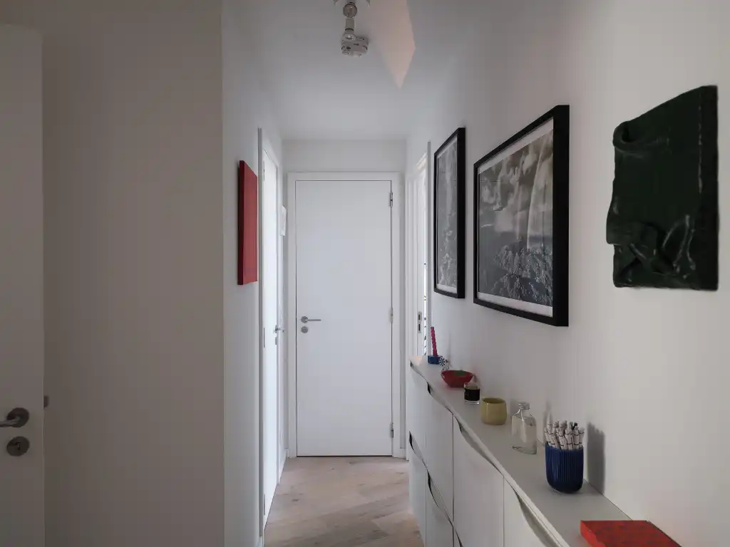 Lichtrijk appartement met weids zicht, twee slaapkamers en drie bijzonder ruime terrassen, gelegen in een bruisende en dynamische omgeving. foto 10