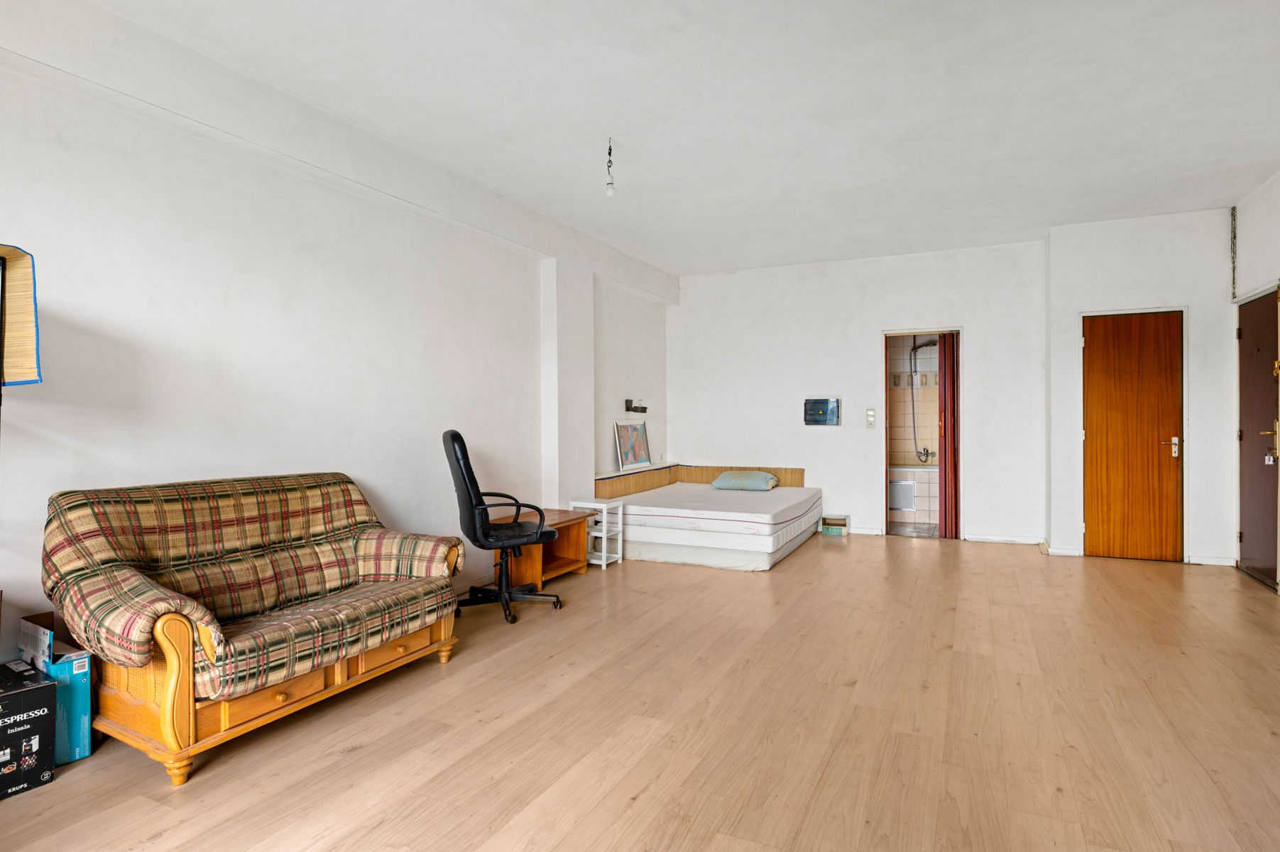 Studio met terras, veel licht en veel potentieel foto 2