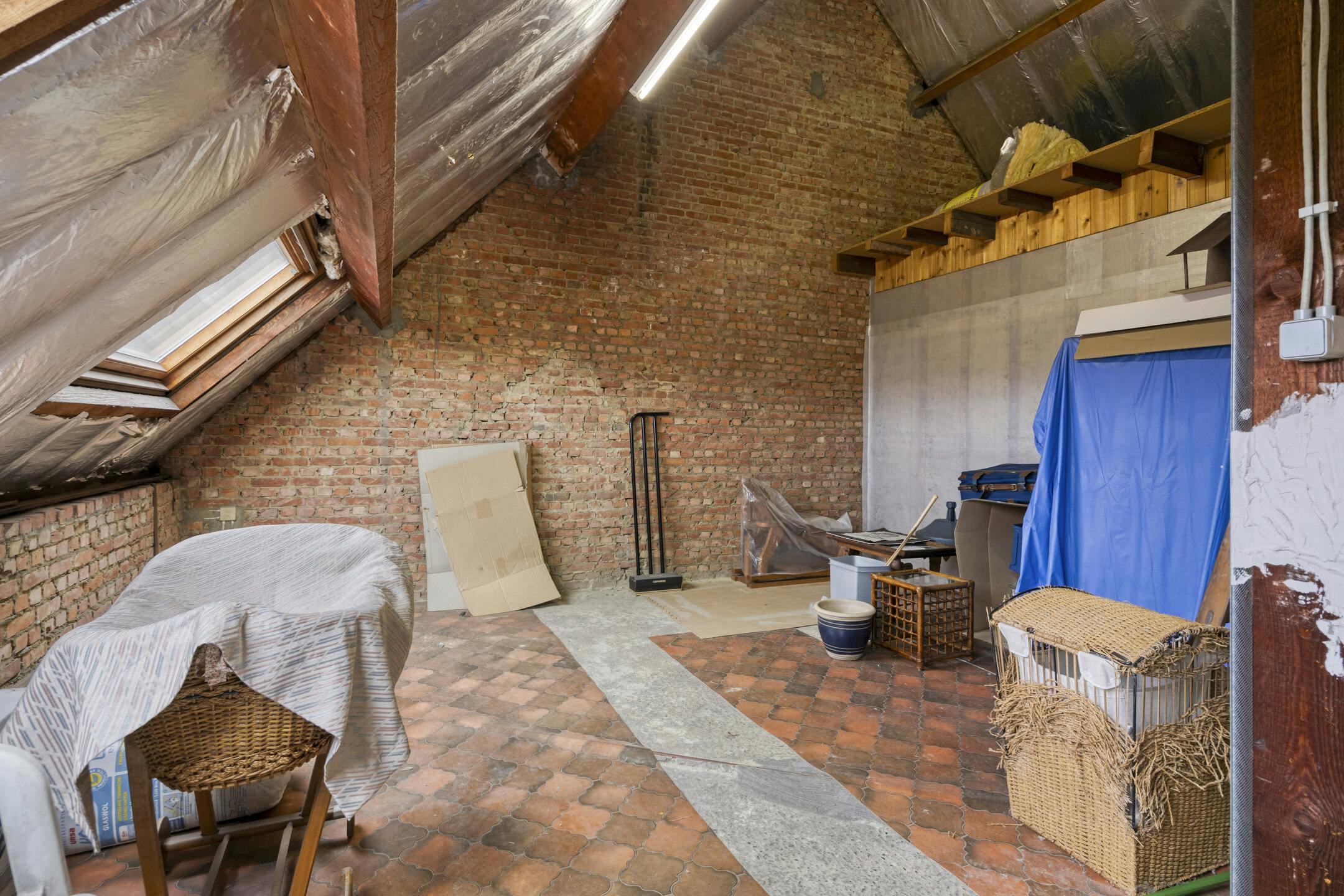 Ruim huis te koop Merksem met garage en zonnige tuin foto 18