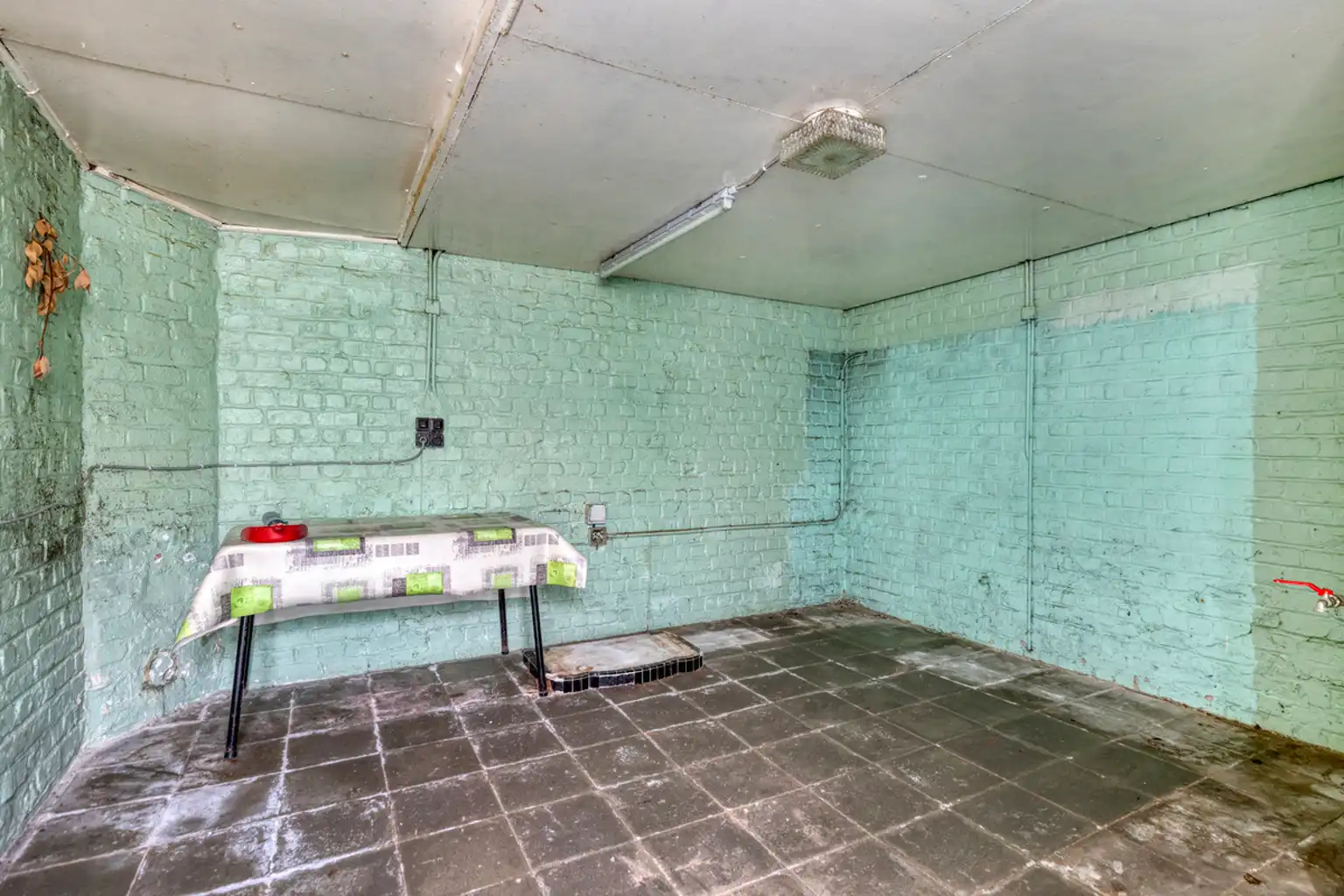 Ruime te renoveren tweegevelwoning op gunstige locatie foto 17