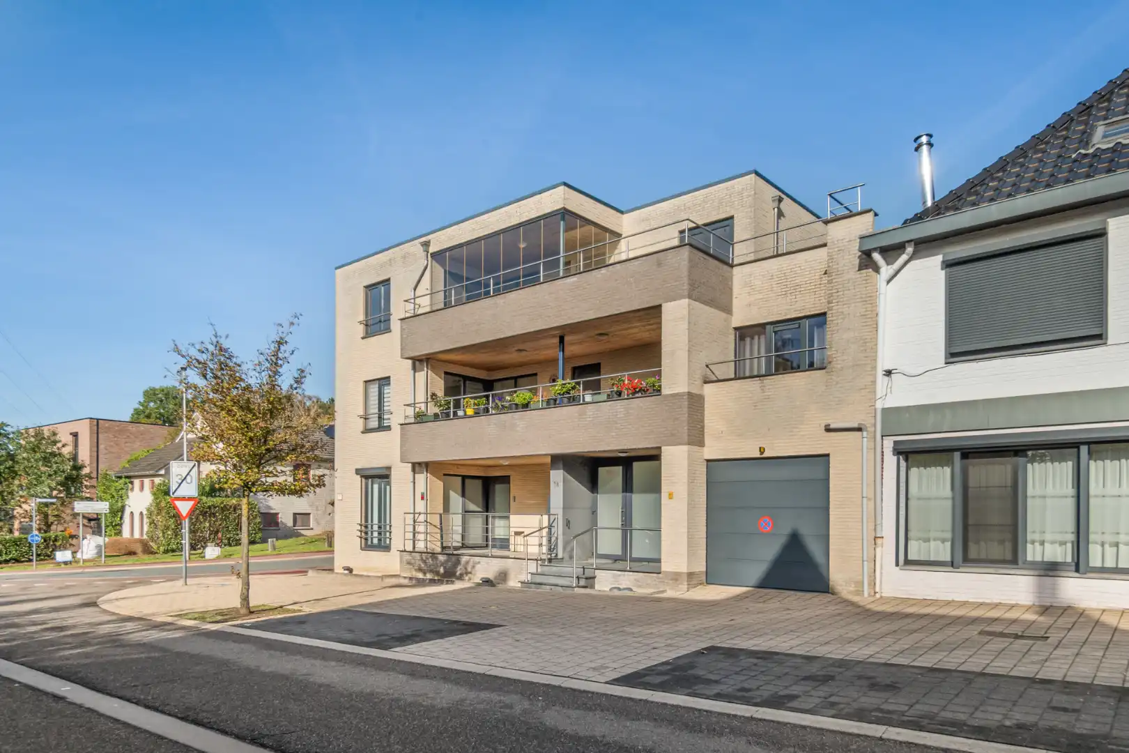 Exclusief penthouse met ruim terras, 2 slpk, extra brede autostaanplaats, centrum Houthalen foto 30