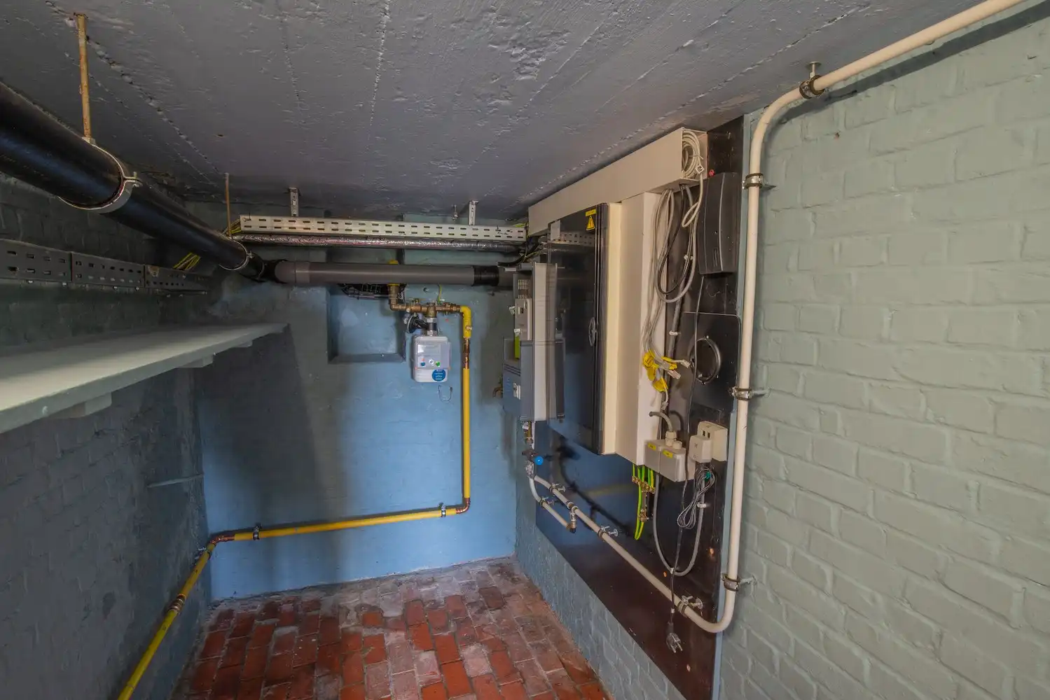 Gerenoveerde halfopen bebouwing met 3 slaapkamers, tuin en 2 autostaanplaatsen! foto 20
