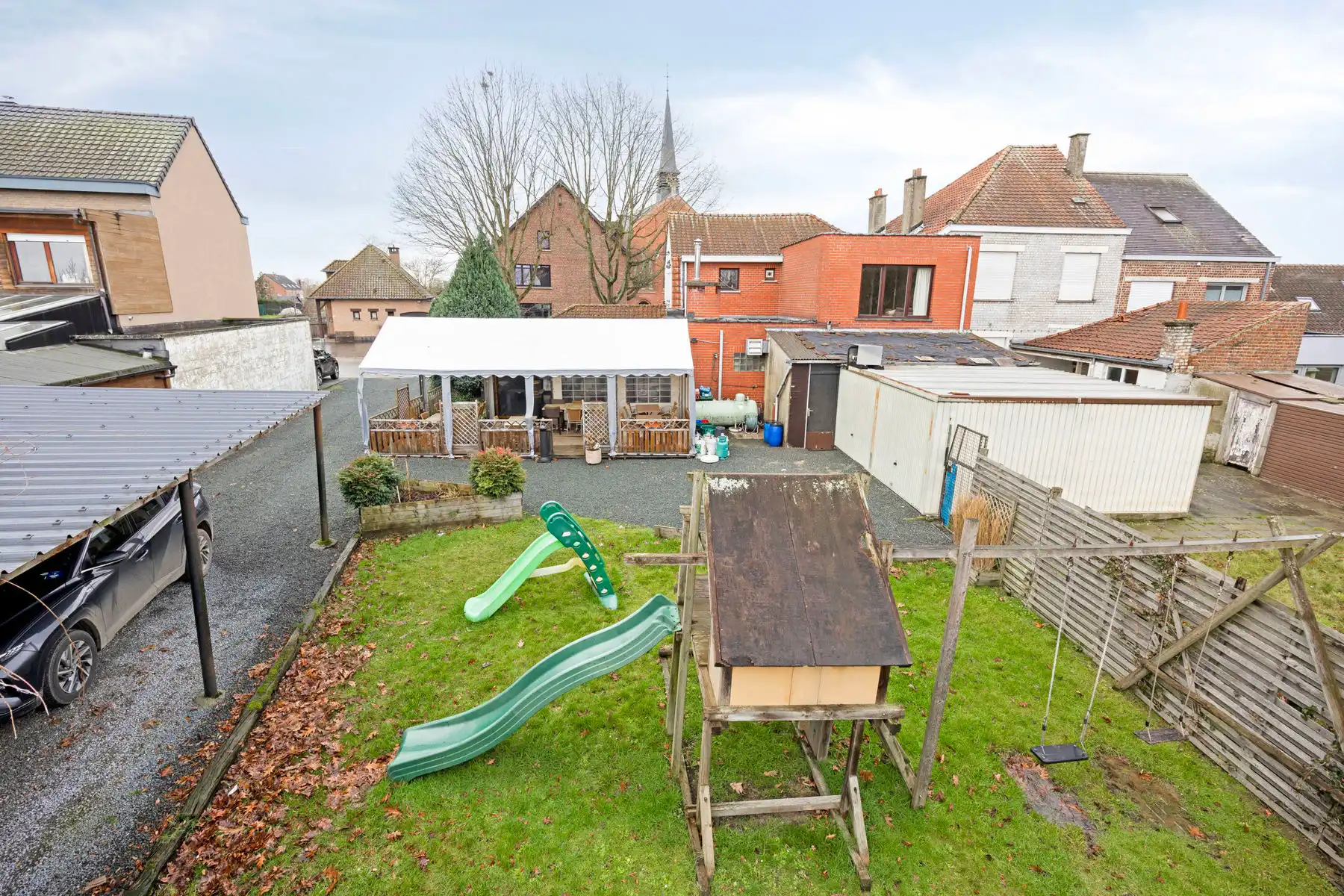 veelzijdig handelshuis met woonst en appartement foto 25