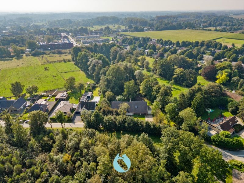 Hoofdfoto van de publicatie: Unieke villa in rustige, groene omgeving op 1.947m²