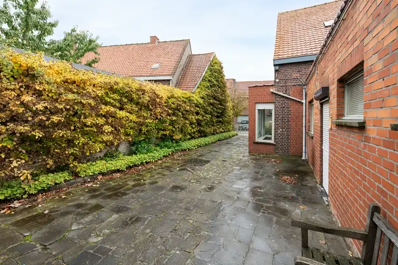 Roeselare: Half-open bebouwing met zeer veel mogelijkheden op leuk perceel foto 3