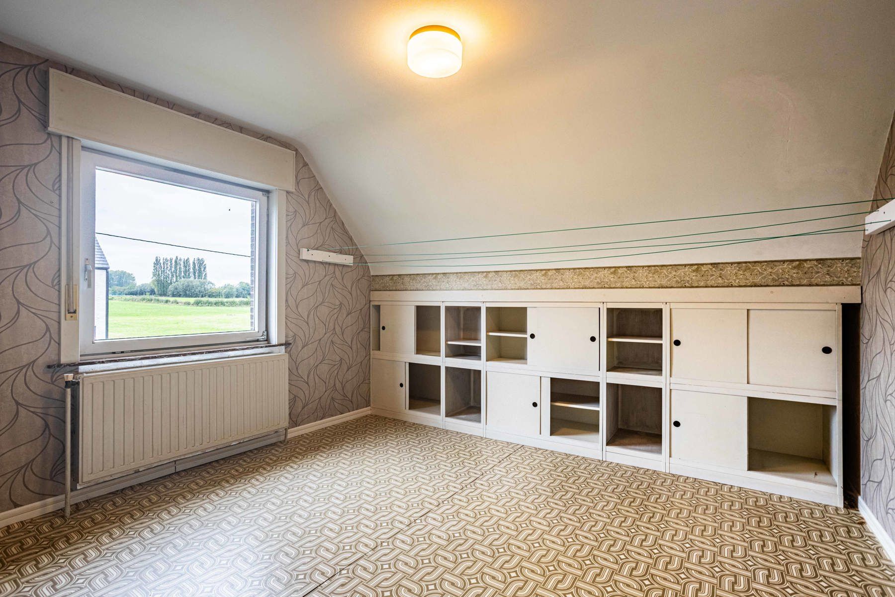 Ruime gezinswoning met 5 SLPK en bureau foto 20