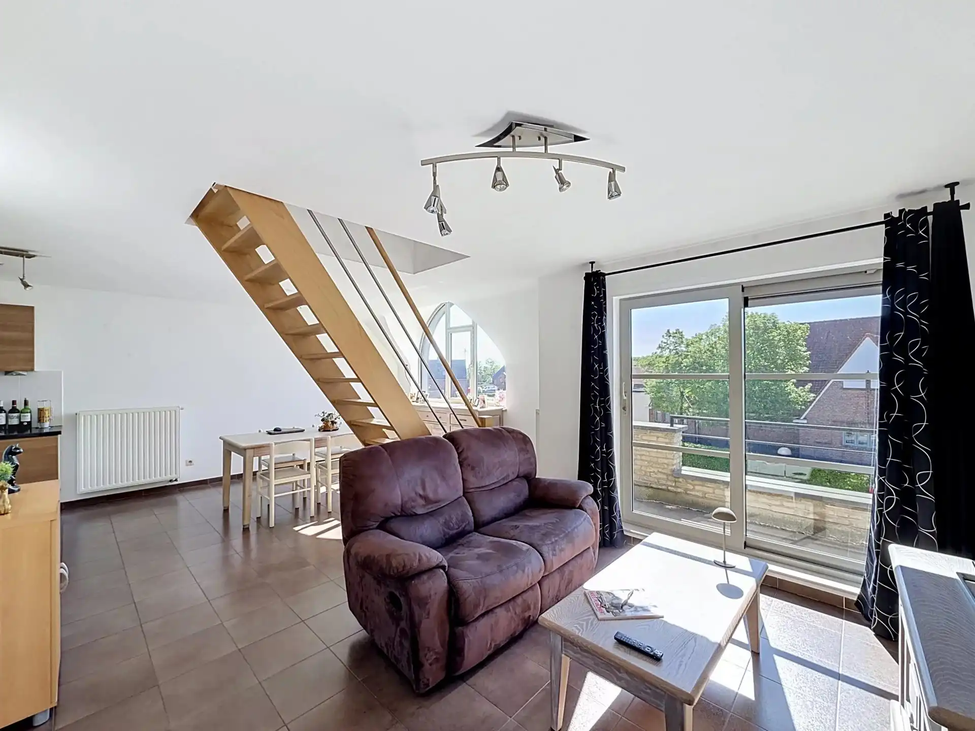 Duplex appartement met 2 slaapkamers, 2 terrassen en ondergrondse staanplaats en berging. foto 2