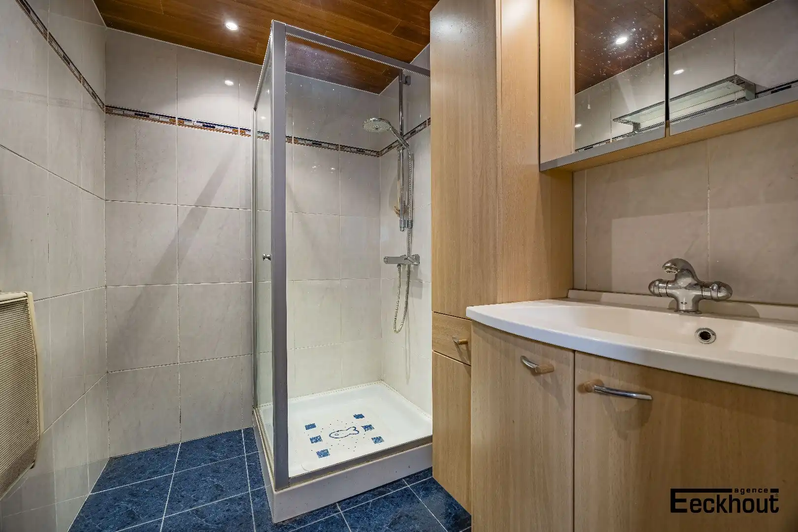 Te renoveren woning met diepe, zonnige tuin foto 13