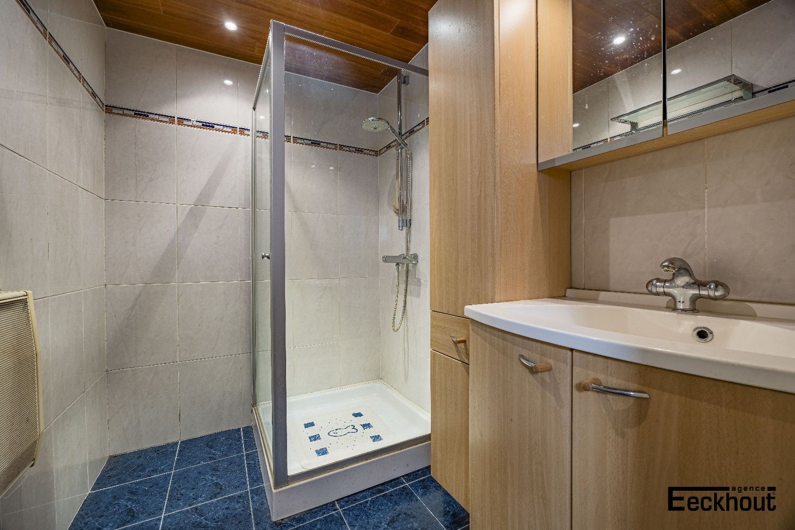 Te renoveren woning met diepe, zonnige tuin foto 10