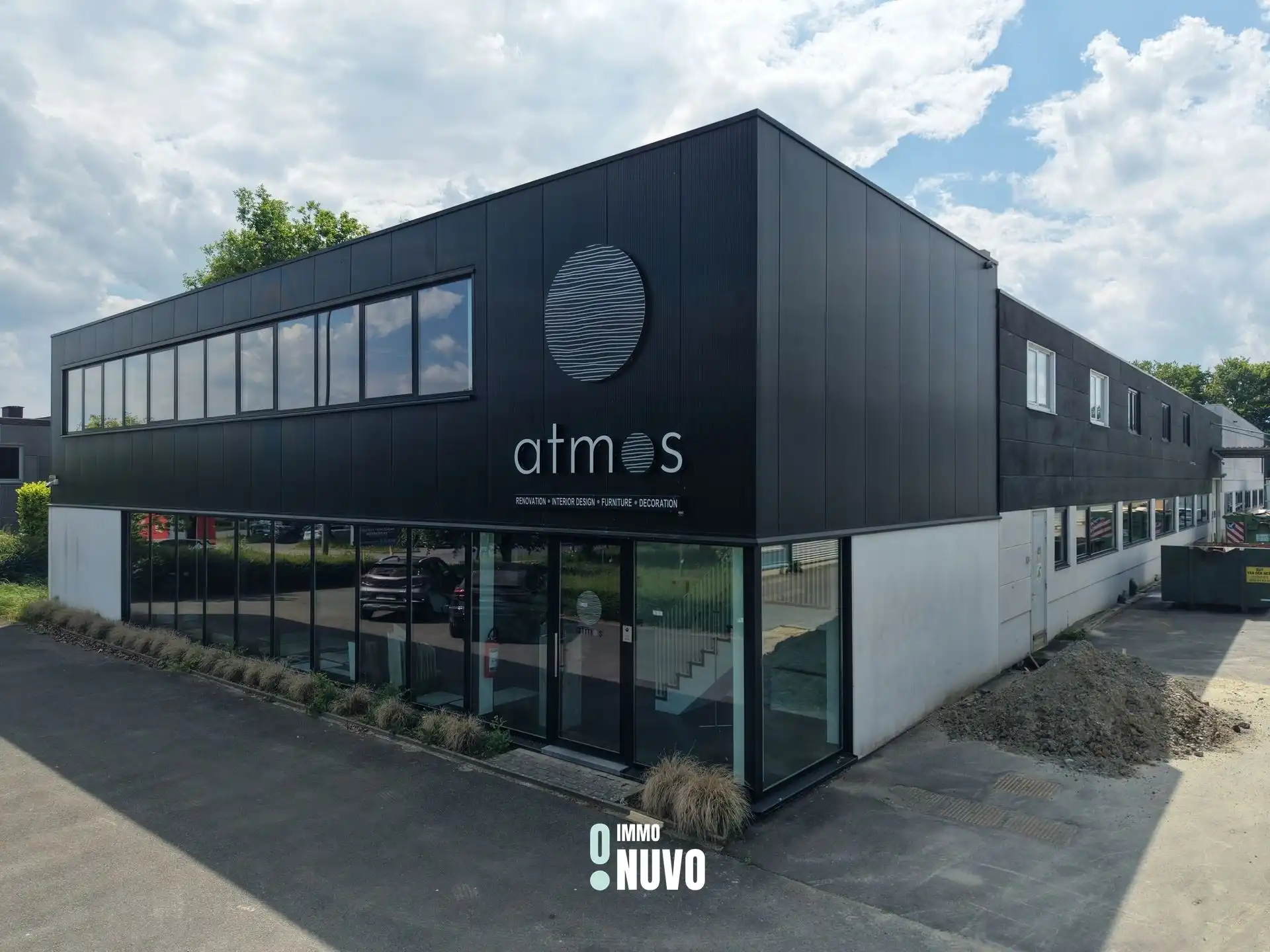 Magazijnen + Kantoren + Showroom foto 2