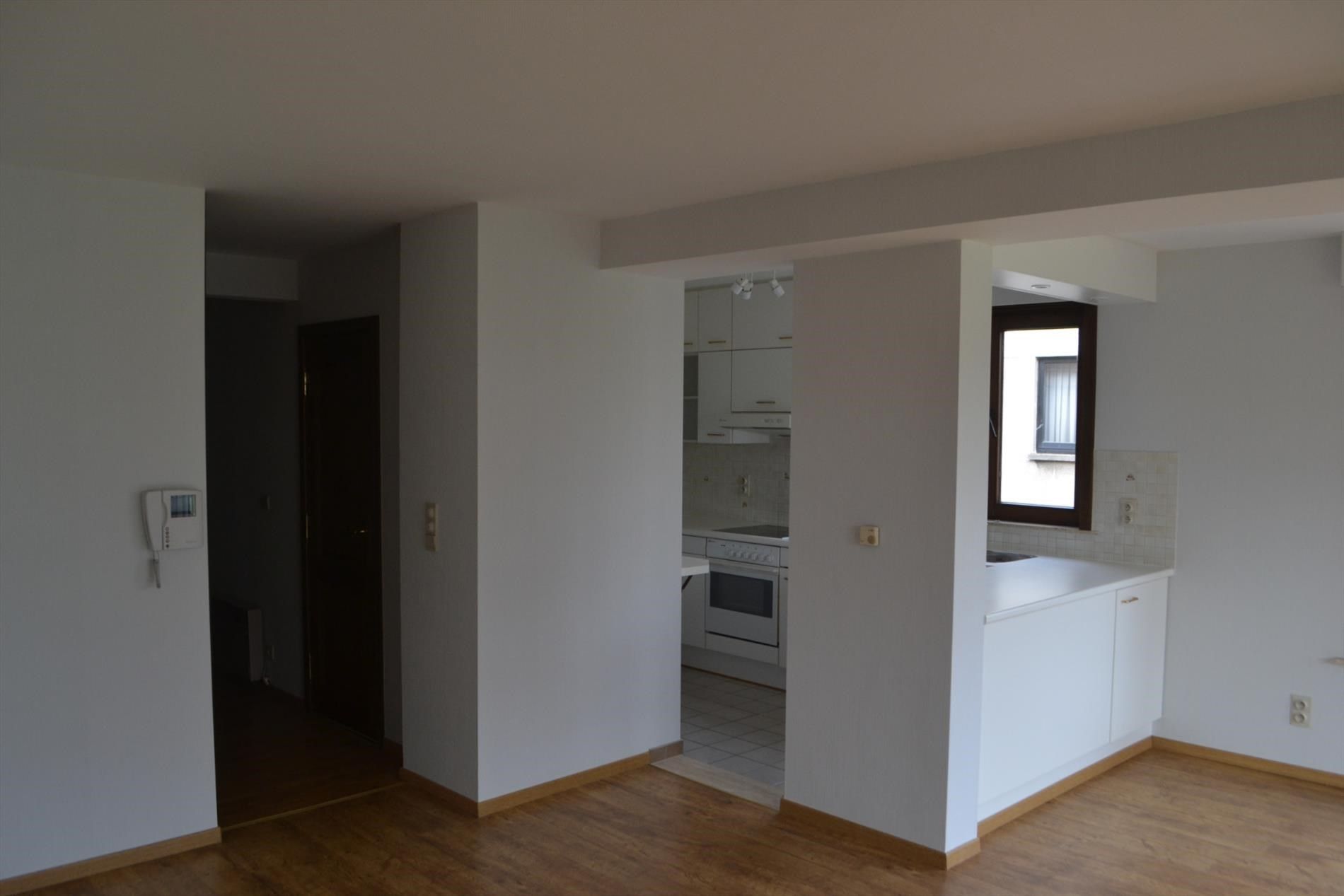 Ruim, lichtrijk hoekappartement met open zicht foto 3