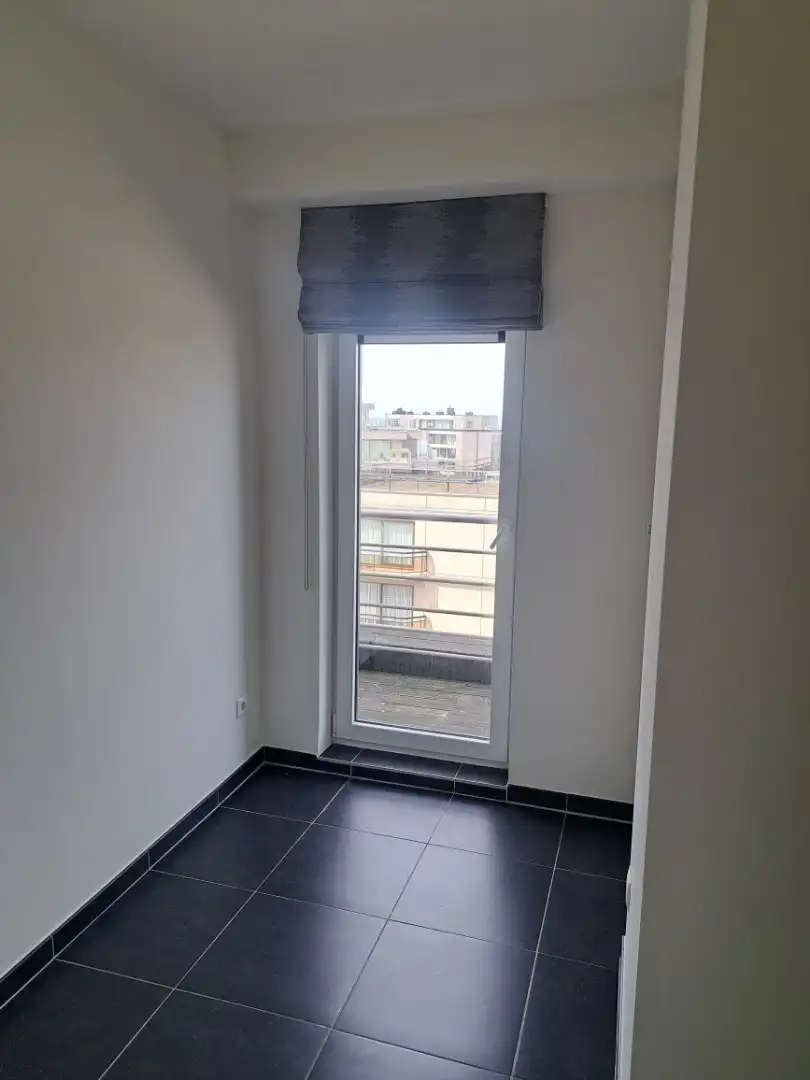 Centraal gelegen ruim  appartement TE HUUR op JAARBASIS foto 10
