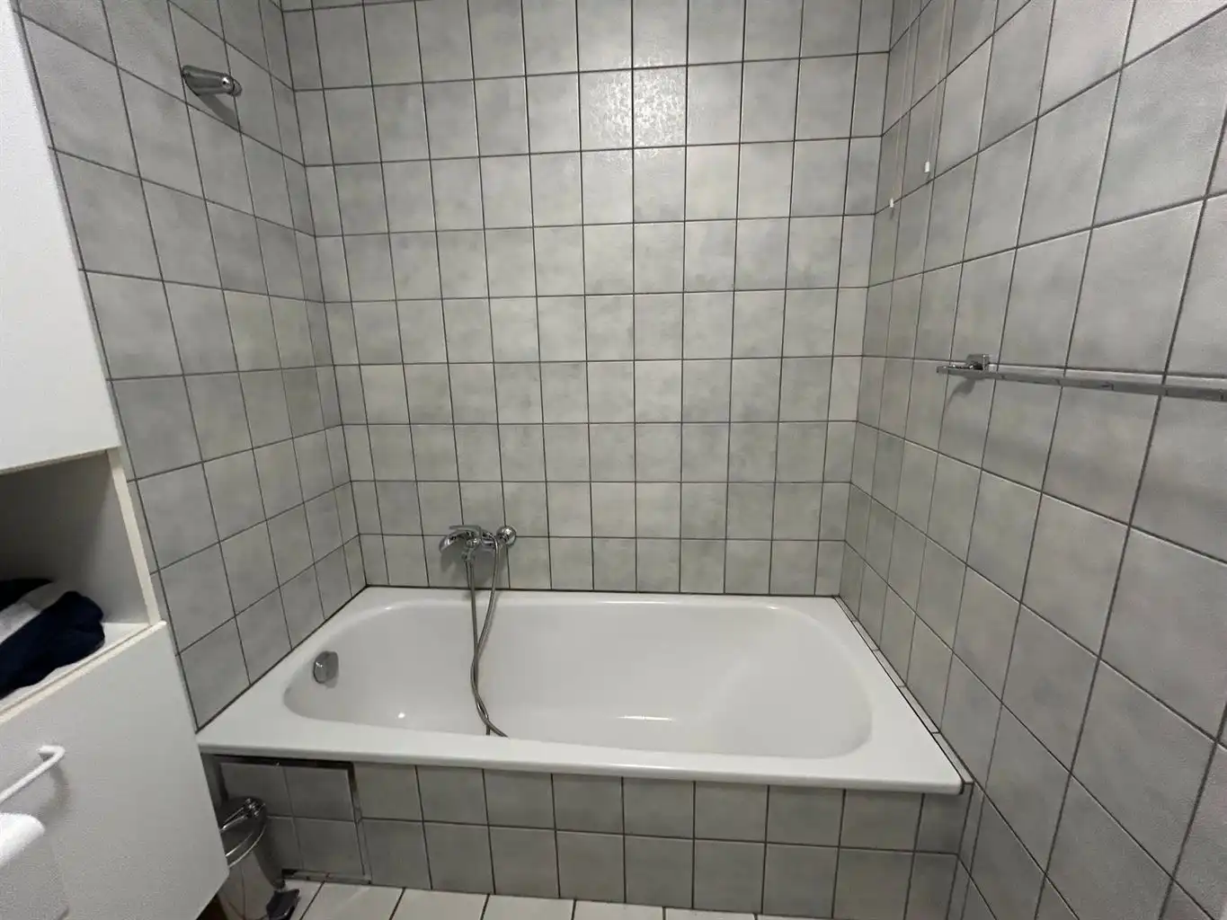 Gezellig appartement met 2 slaapkamers en terrasje nabij het centrum van Maaseik. foto 9