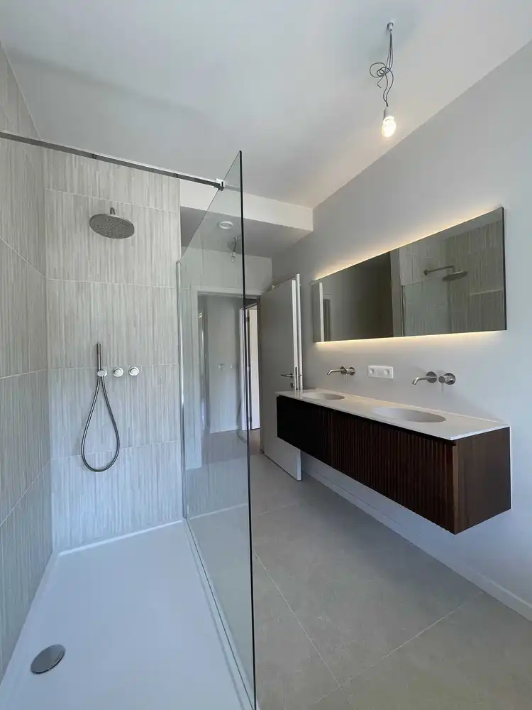 Smaakvol gerenoveerde woning met stadstuin foto 20