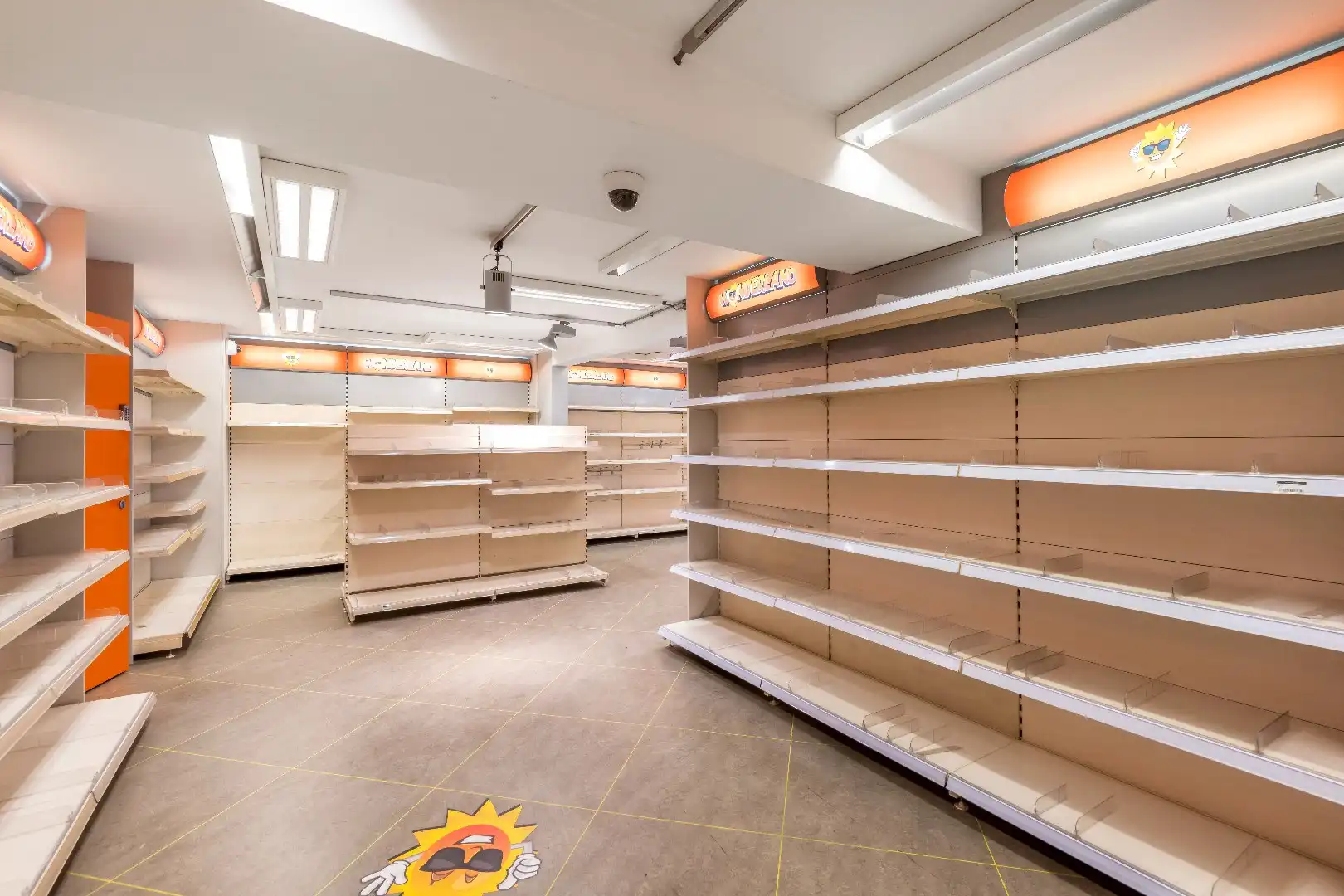 Uitstekend gelegen handelspand te huur op de Lippenslaan in Knokke, met een uitzonderlijke gevelbreedte van 12 meter. foto 5