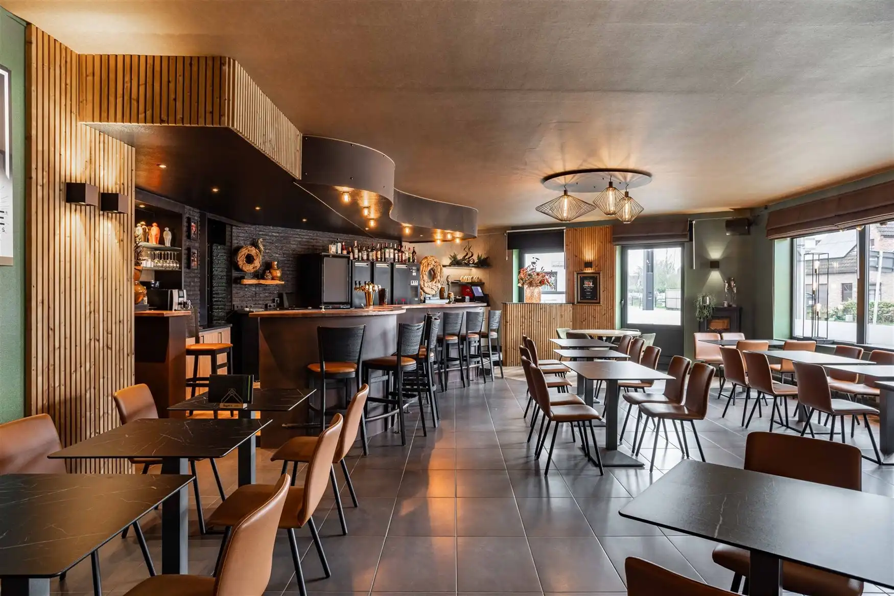 Horeca-eigendom met bovenliggend appartement foto 4