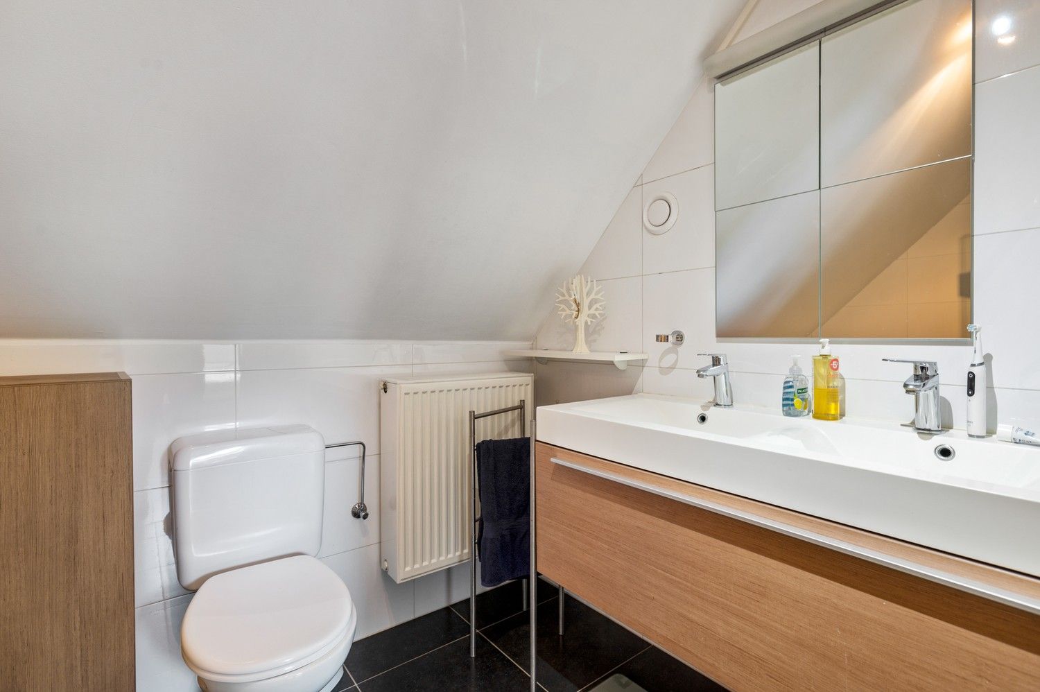 Ruim duplexappartement met 2 slaapkamers op toplocatie te Lint foto 15