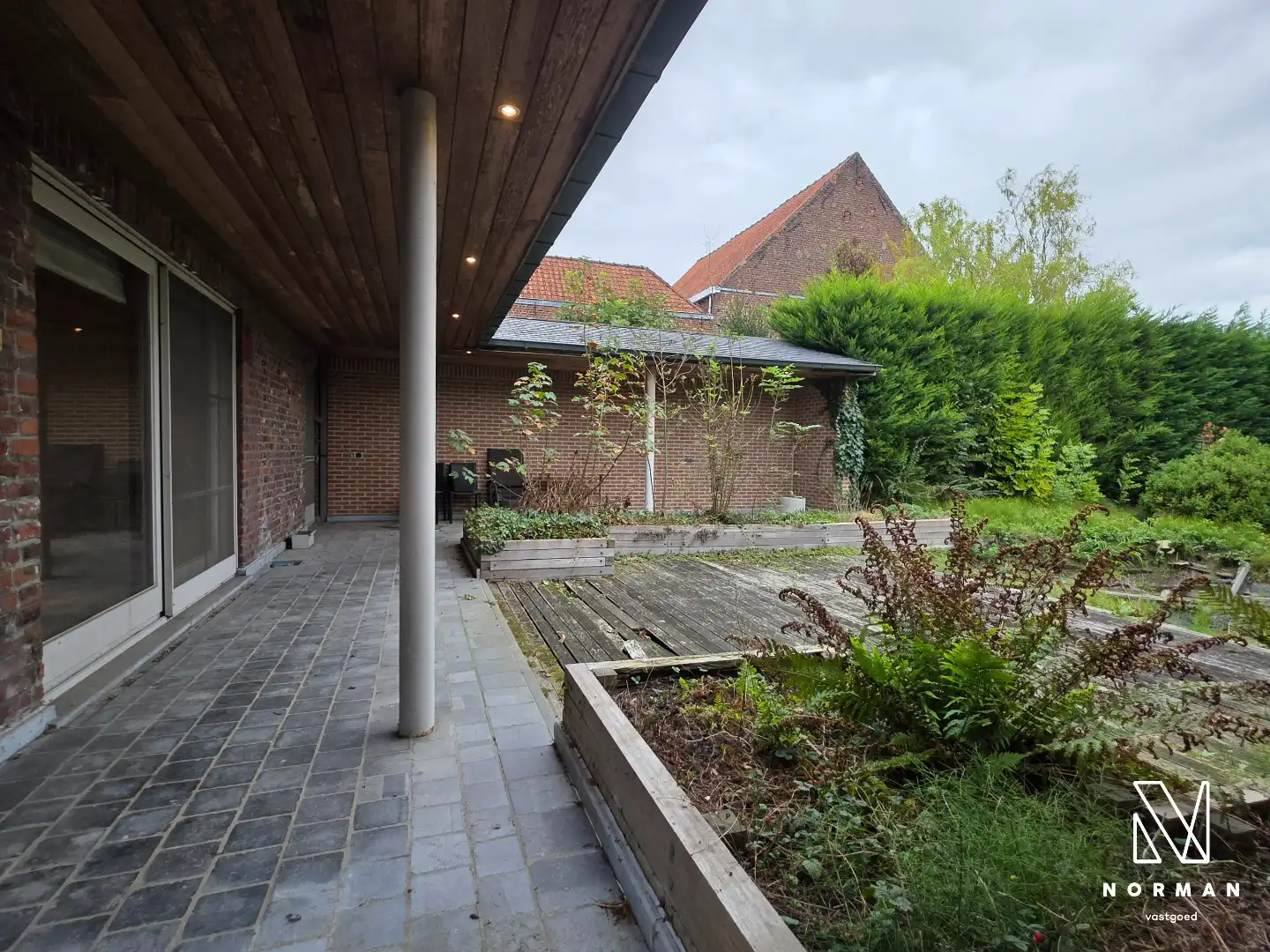 Ruime woning met inpandige garage en 3 slks op een prachtig perceel van 1218 m². foto 24