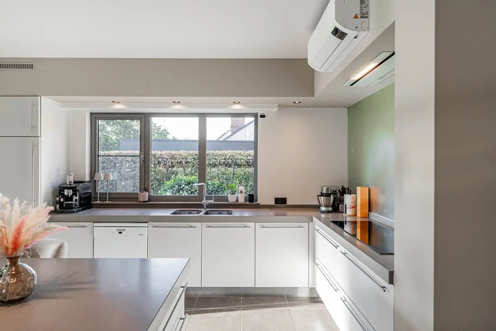 Charmante gerenoveerde eengezinswoning met rustgevende tuin foto 7