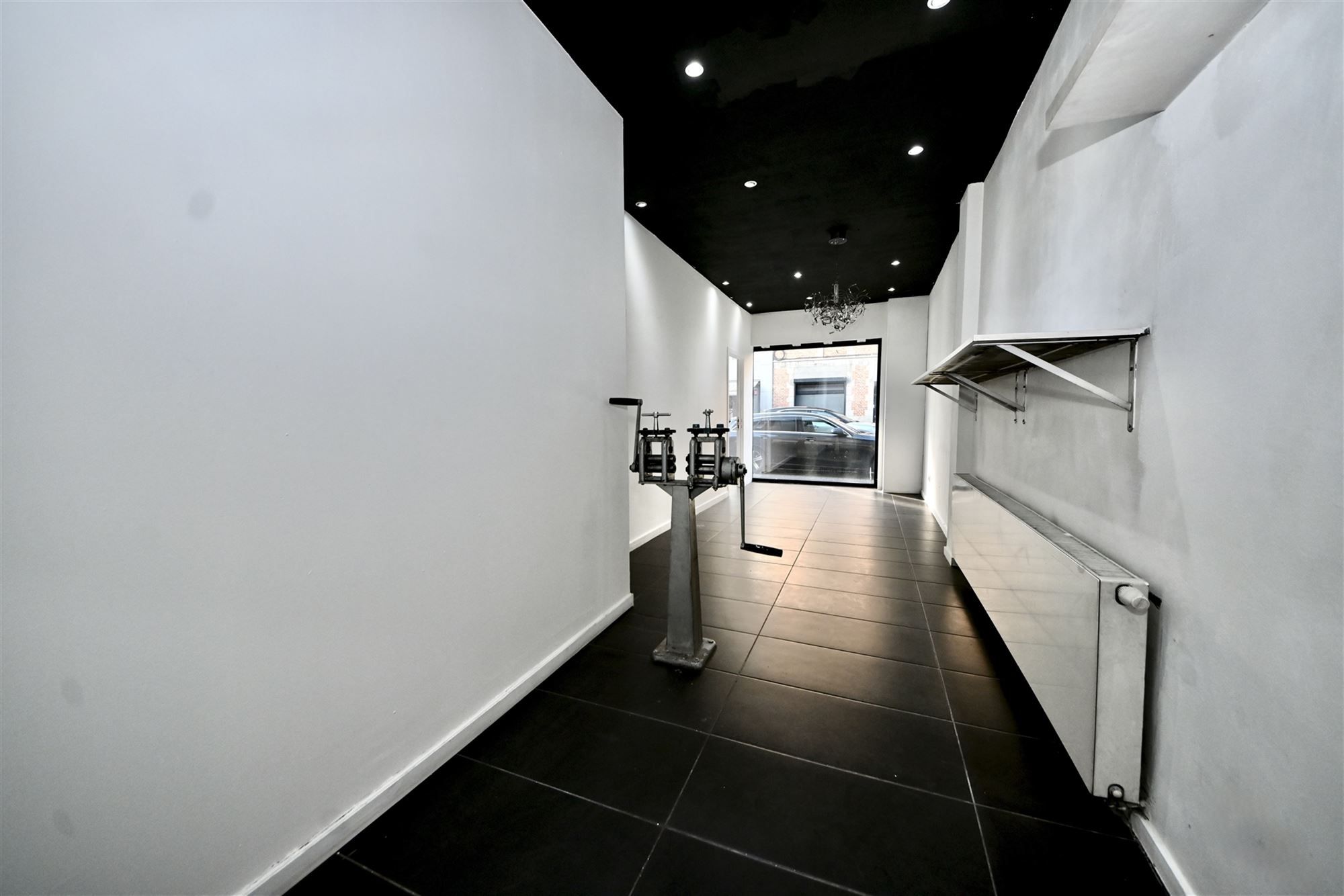 Handelsruimte met duplex appartement en tuin.  foto 4