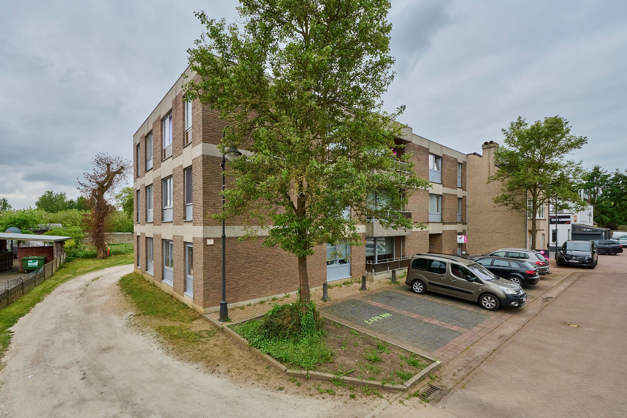Centraal gelegen glv appartement + berging + garagebox foto {{pictureIndex}}