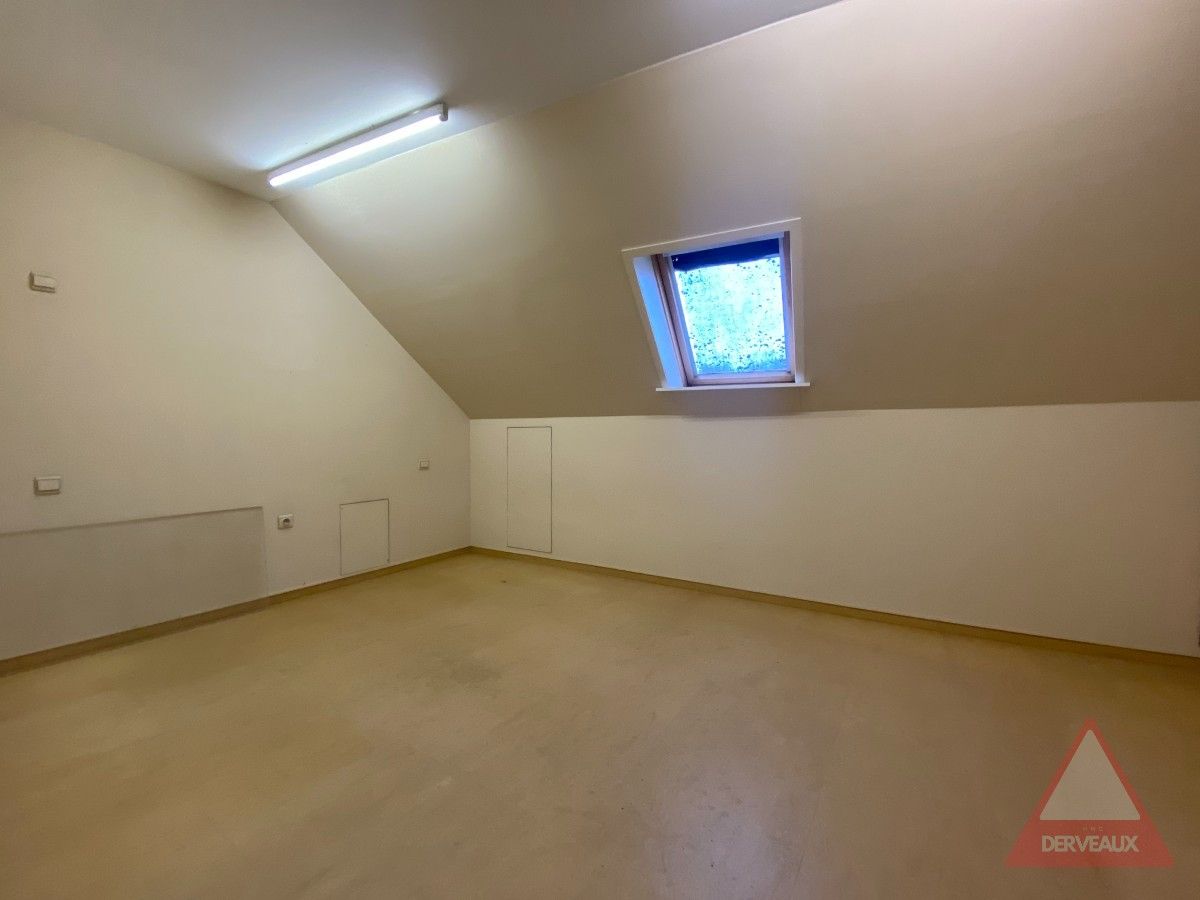 Roeselare - Ruime woning met handelsruimte, garage en 5 slaapkamers foto 16
