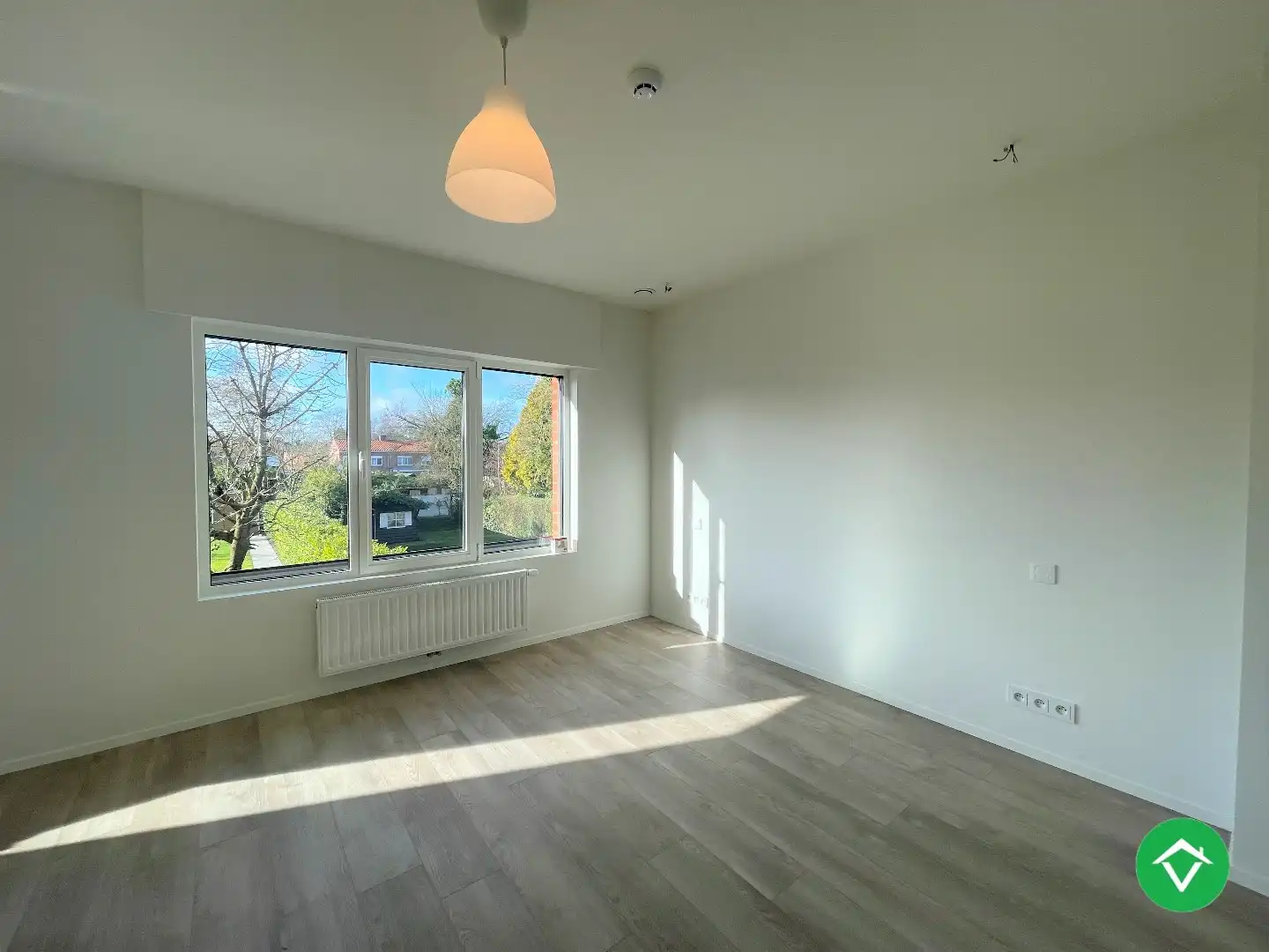 Ruime, gerenoveerde woning met twee slaapkamers te Roeselare foto 12