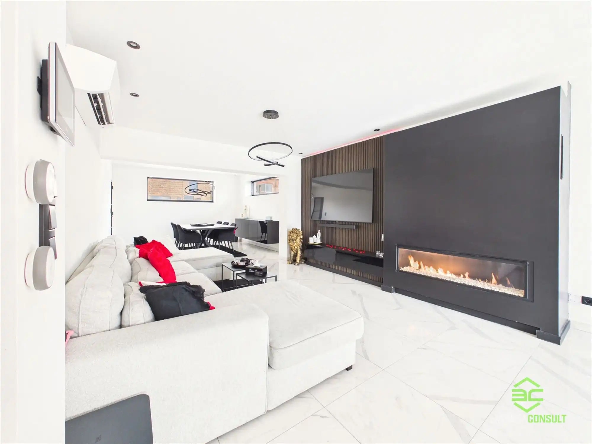 Instapklare gerenoveerde woning met zwembad op 22a 82ca! foto 8