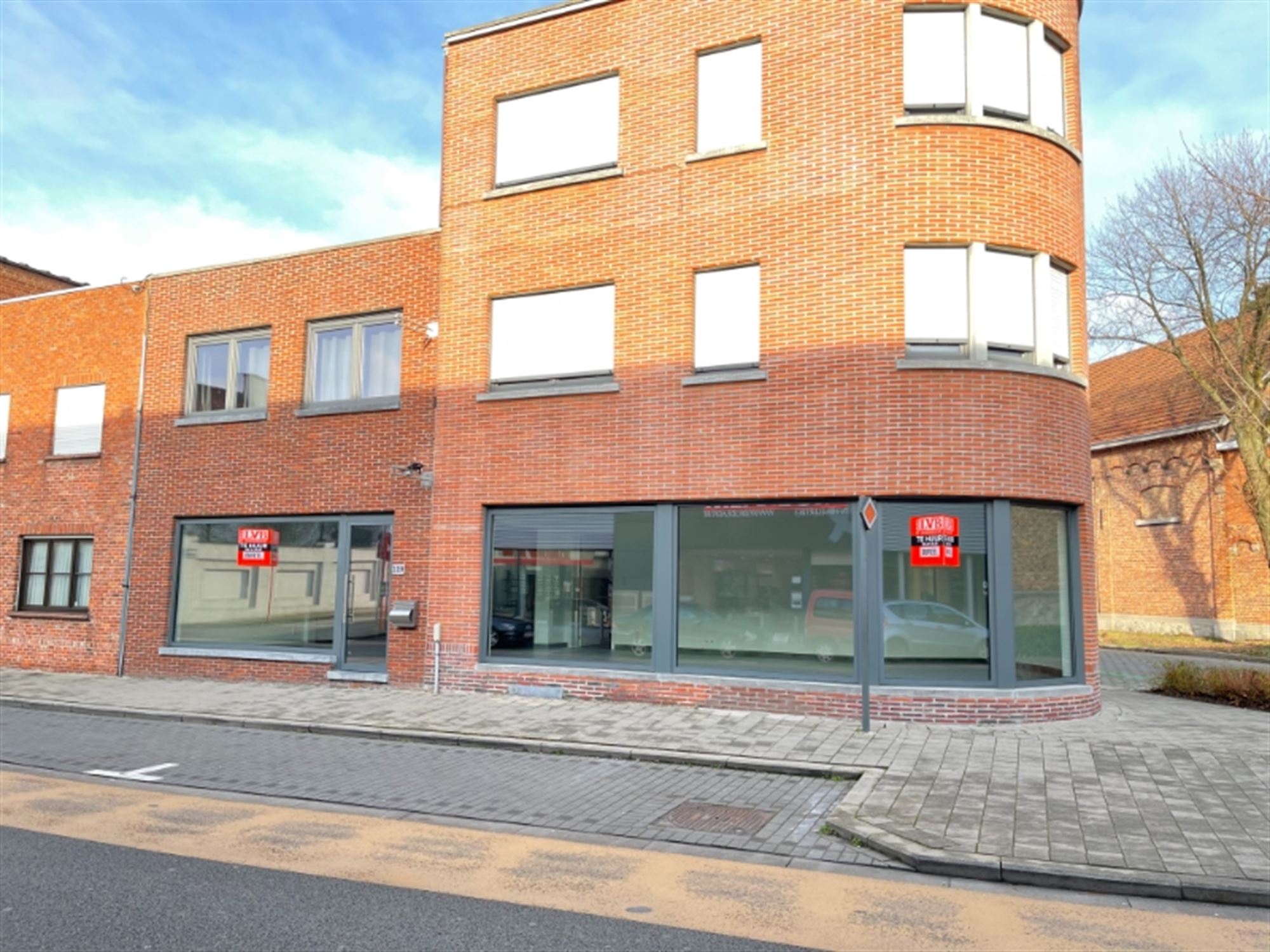 Handelspand volledig vernieuwd foto {{pictureIndex}}