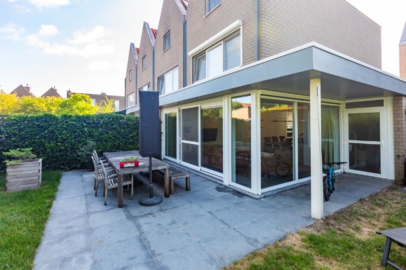 Rustig en toch centraal gelegen, instapklare,  halfopen woning met 4 slaapkamers, tuin en zeer ruime garage (energielabel B, elektriciteit goedgekeurd, zonnepanelen...) foto 10