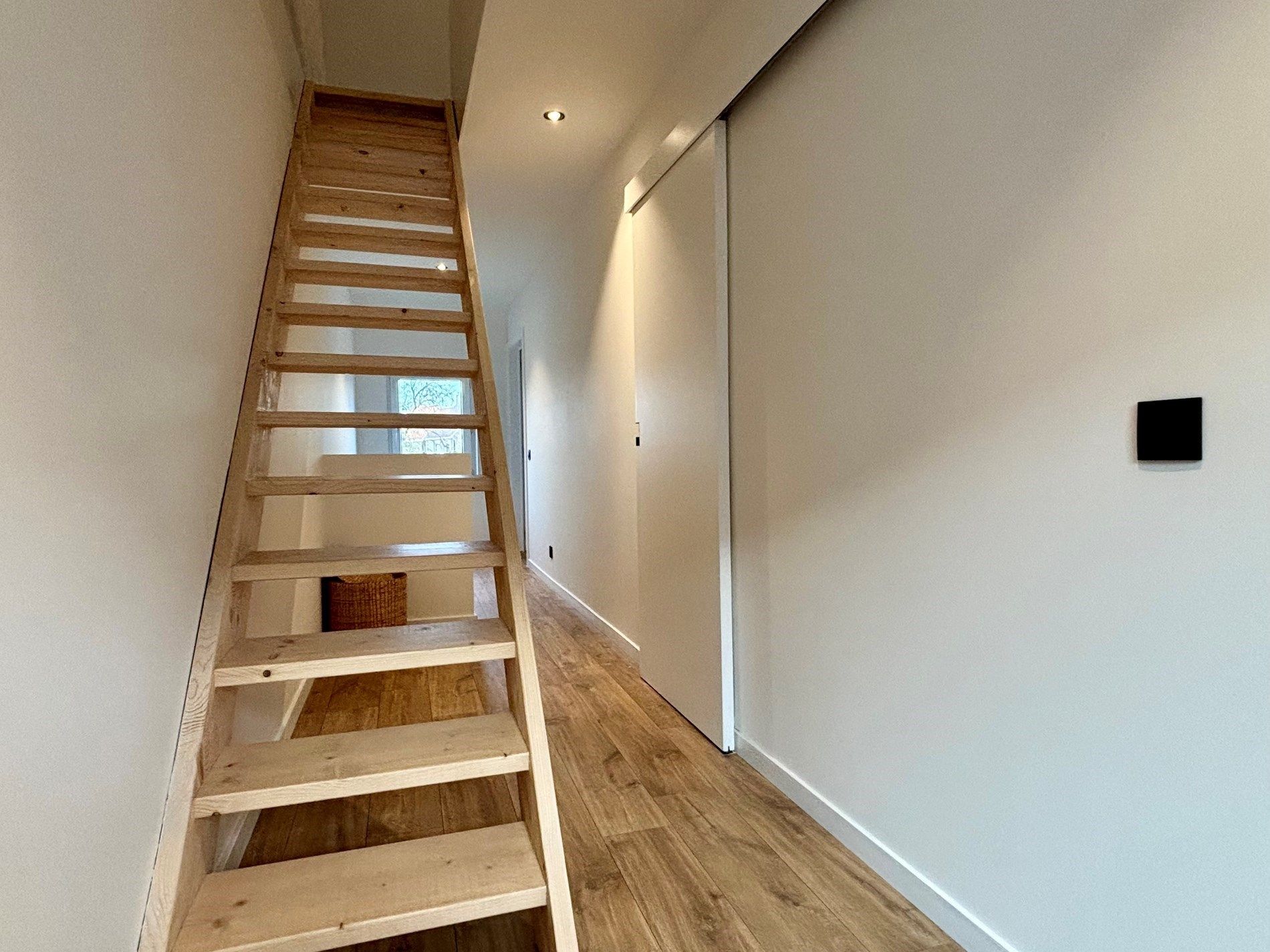 Instapklare, knap gerenoveerde rijwoning op wandelafstand van het centrum van Kuurne. foto 21