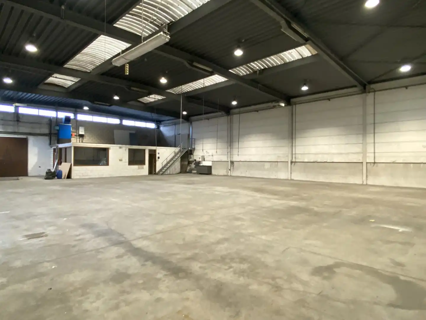 ATELIER MET BUREEL IN HARTJE PITTEM - IDEAAL VOOR DETAILHANDEL! foto 3