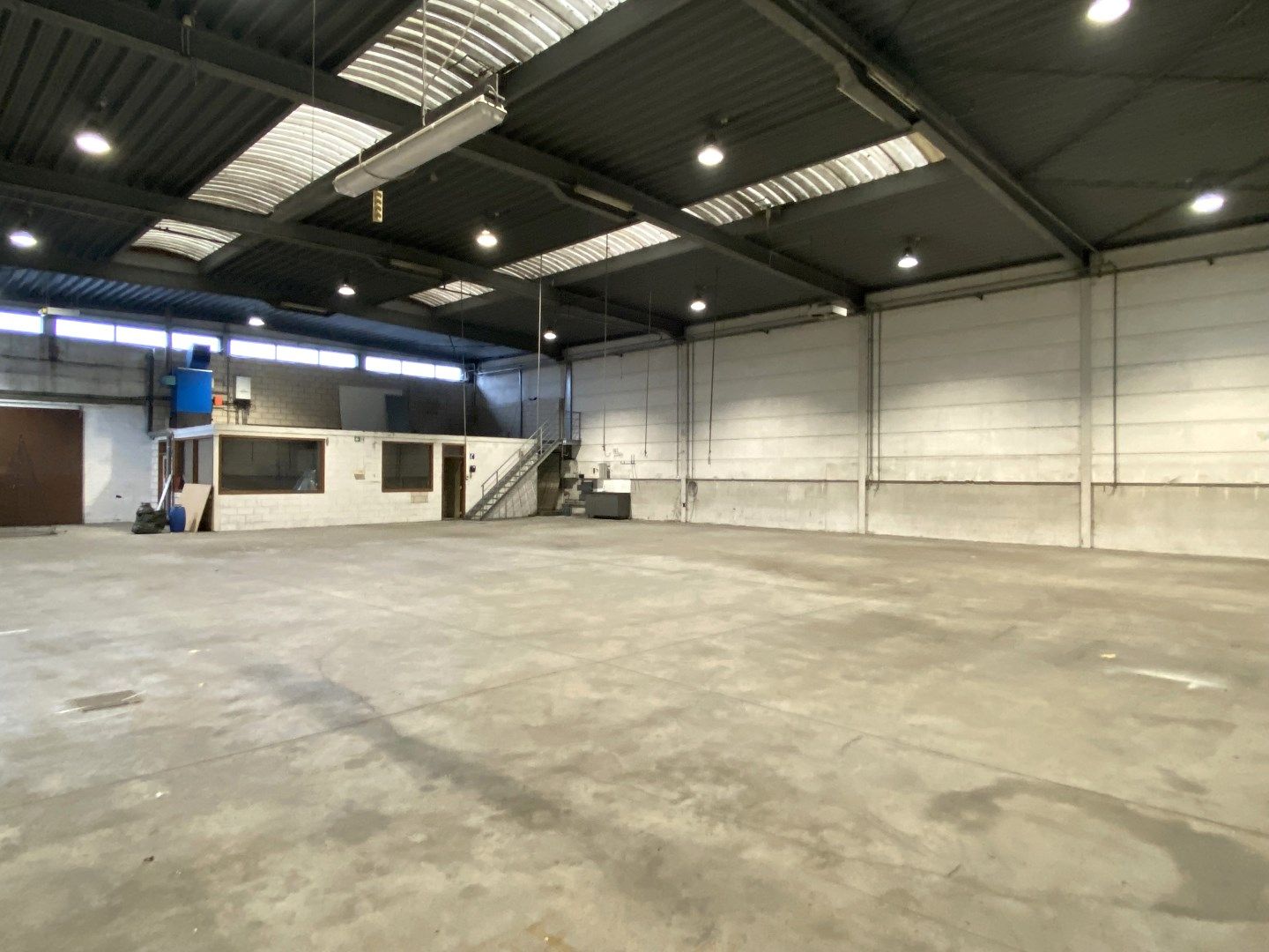 ATELIER MET BUREEL IN HARTJE PITTEM - IDEAAL VOOR DETAILHANDEL! foto 3