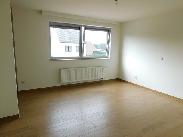 Gezinswoning met 3 slaapkamers, garage en tuin  foto 7