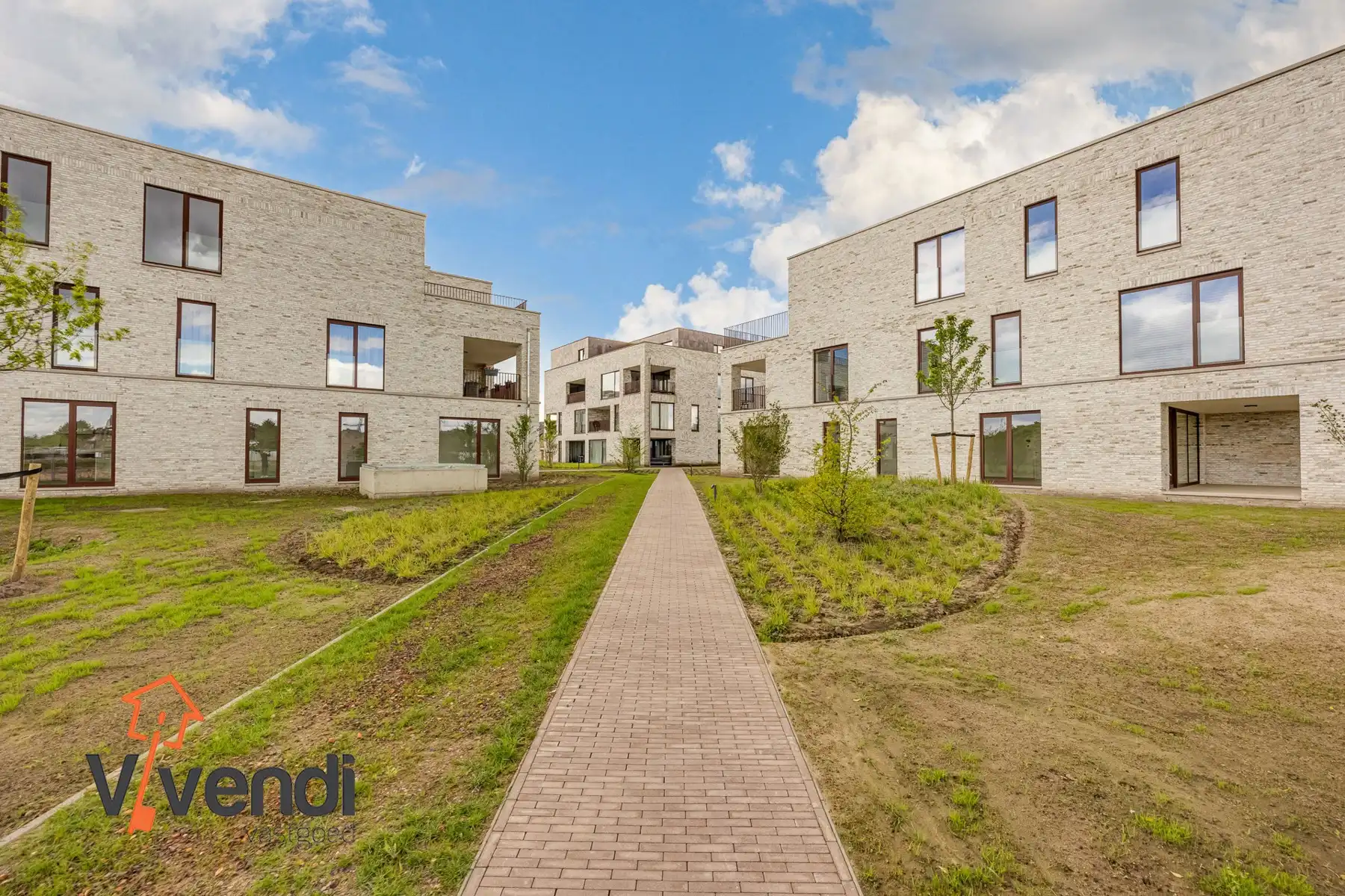 Gelijkvloers appartement van 110m² met 2slpk. foto 2