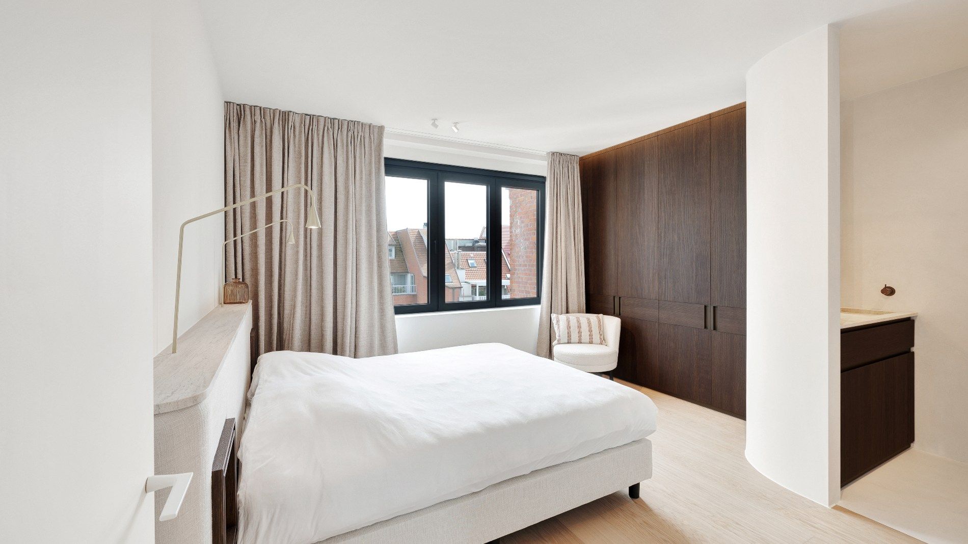 Exclusief, uiterst luxueus afgewerkt appartement gelegen op de Zeedijk Zoute. Aankoop parking mogelijk foto 19