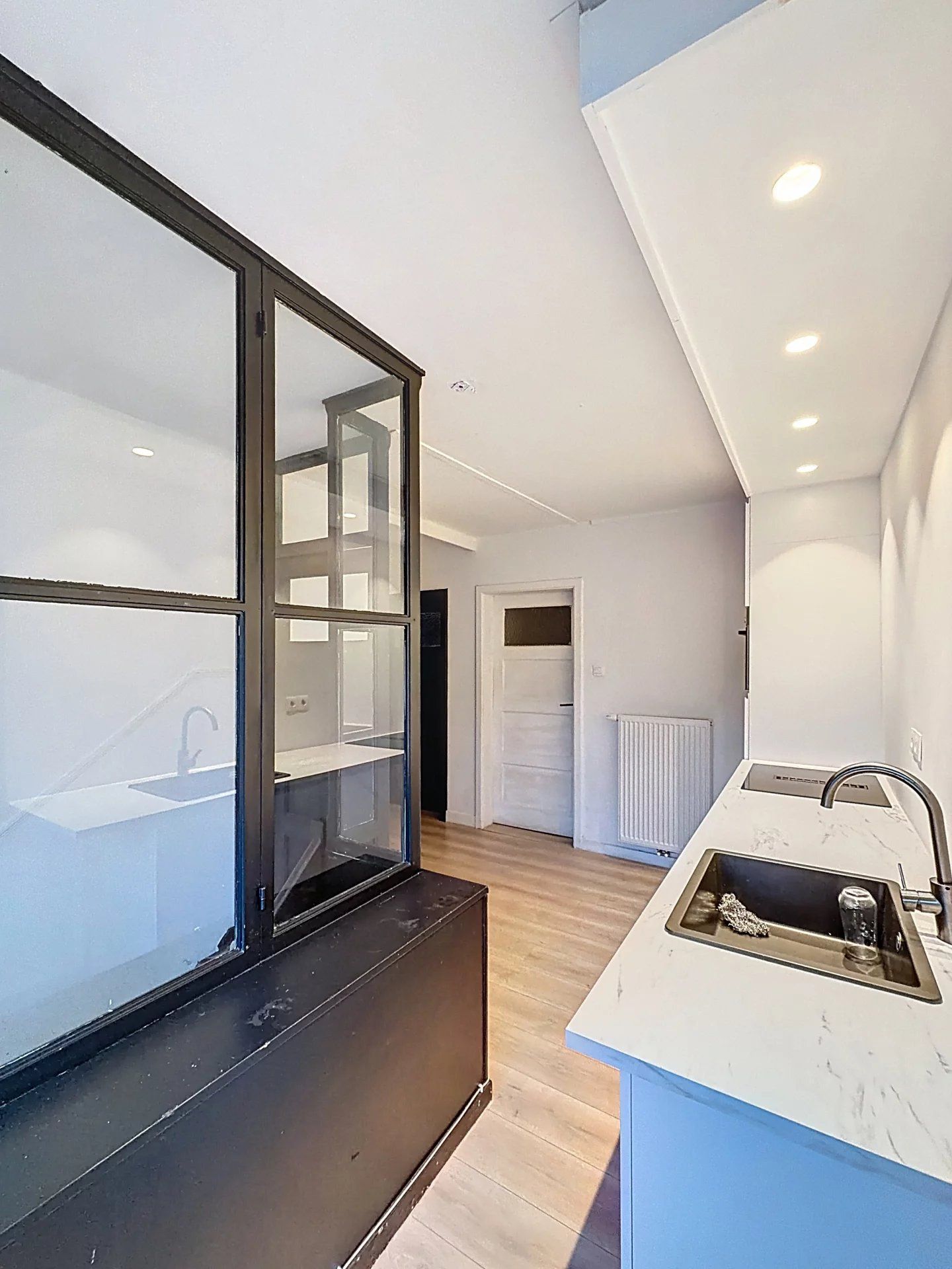 Praktijkruimte met verschillende mogelijkheden voorzien van keuken en badkamer nabij het centrum van Mol. foto 6