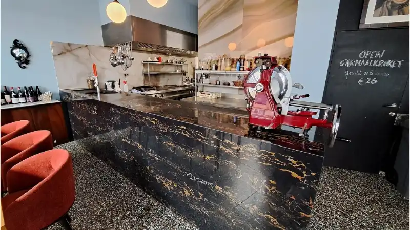 Uniek Horecapand met Restaurant, Woonst en B&B  te koop in Oostende foto 6