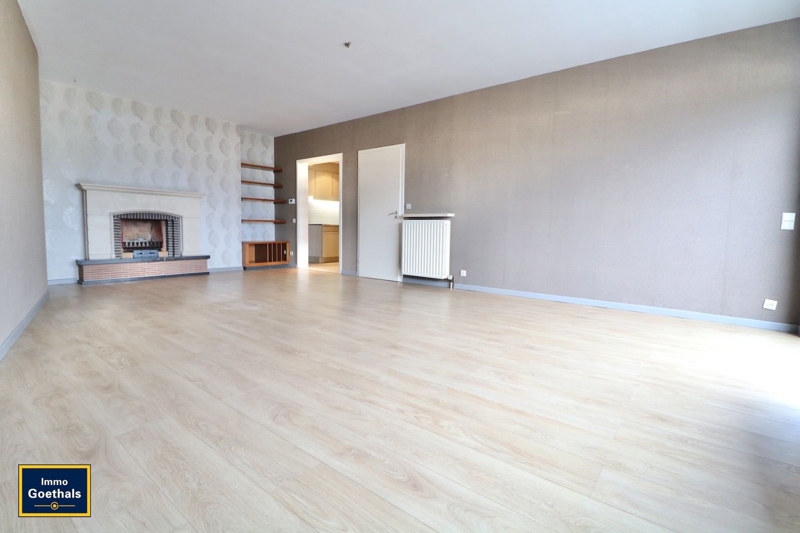 CENTRAAL GELEGEN APPARTEMENT MET GROOT TERRAS IN GARAGE. foto 6