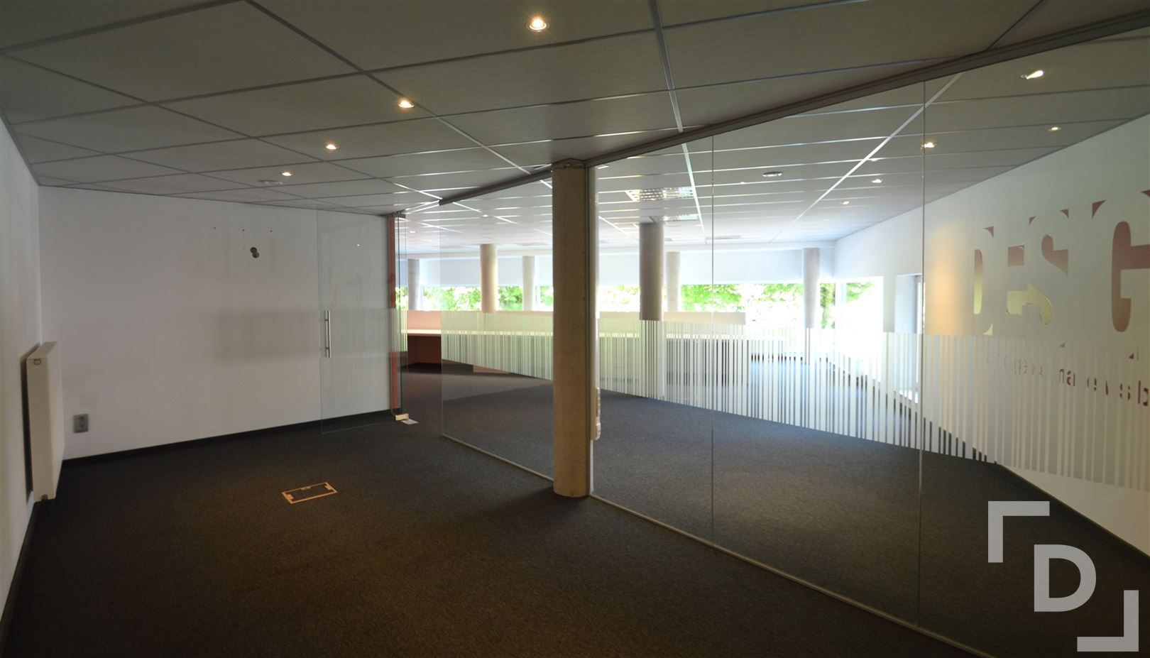 Ingericht kantoor met ontvangstruimte foto 7
