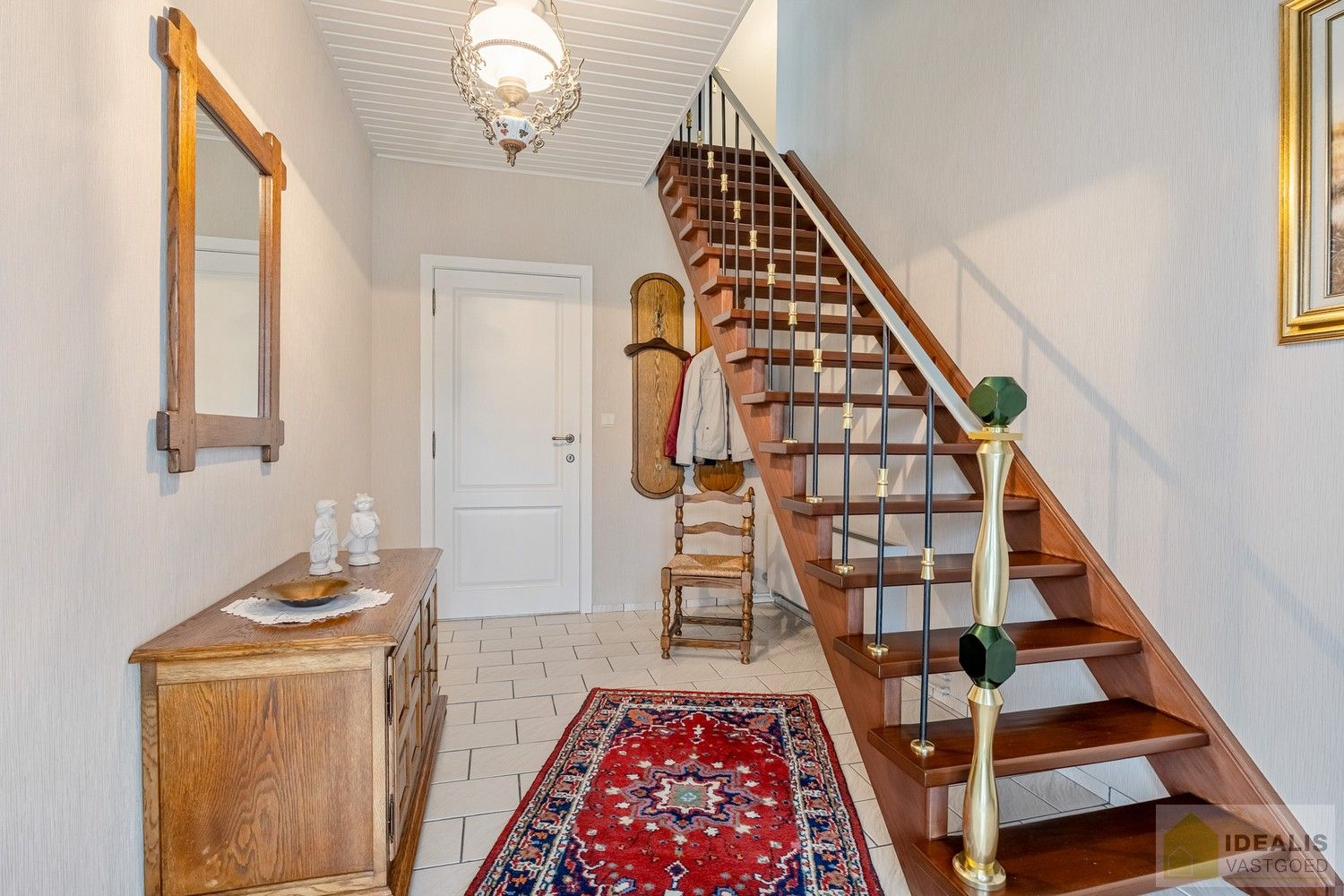 IDEALIS VASTGOED - INSTAPKLARE GEZINSWONING OP EEN RUSTIG PERCEEL VAN 12A 46CA MET 3 KNAPPE SLAAPKAMERS foto 4