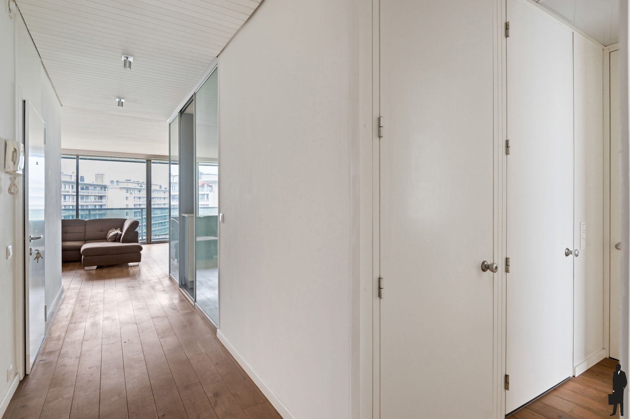Ruim en licht appartement met twee terrassen foto 13