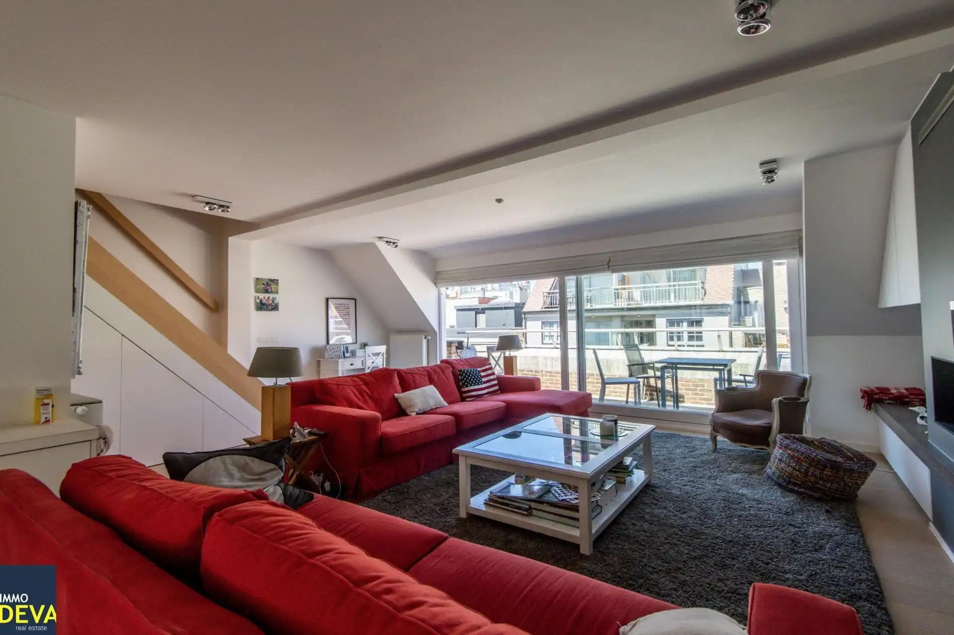 Zeer zonnig duplexdakapp. met prachtige terrassen,  gelegen op de Kustlaan vlakbij het Driehoeksplein. foto 2