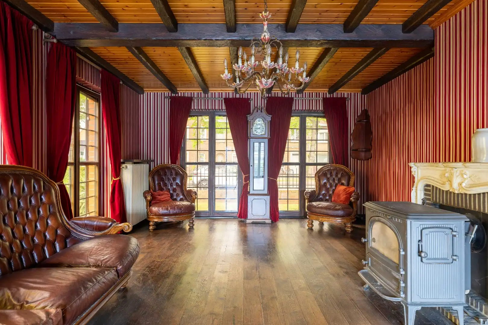 Karaktervolle woning met garage, tuin en veel potentieel in Brugse rand foto 3