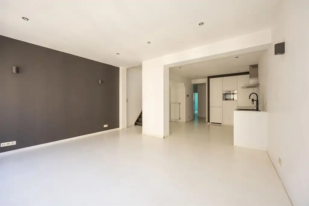 Gerenoveerd duplex appartement met 2 slaapkamers en gigantisch terras  foto 2