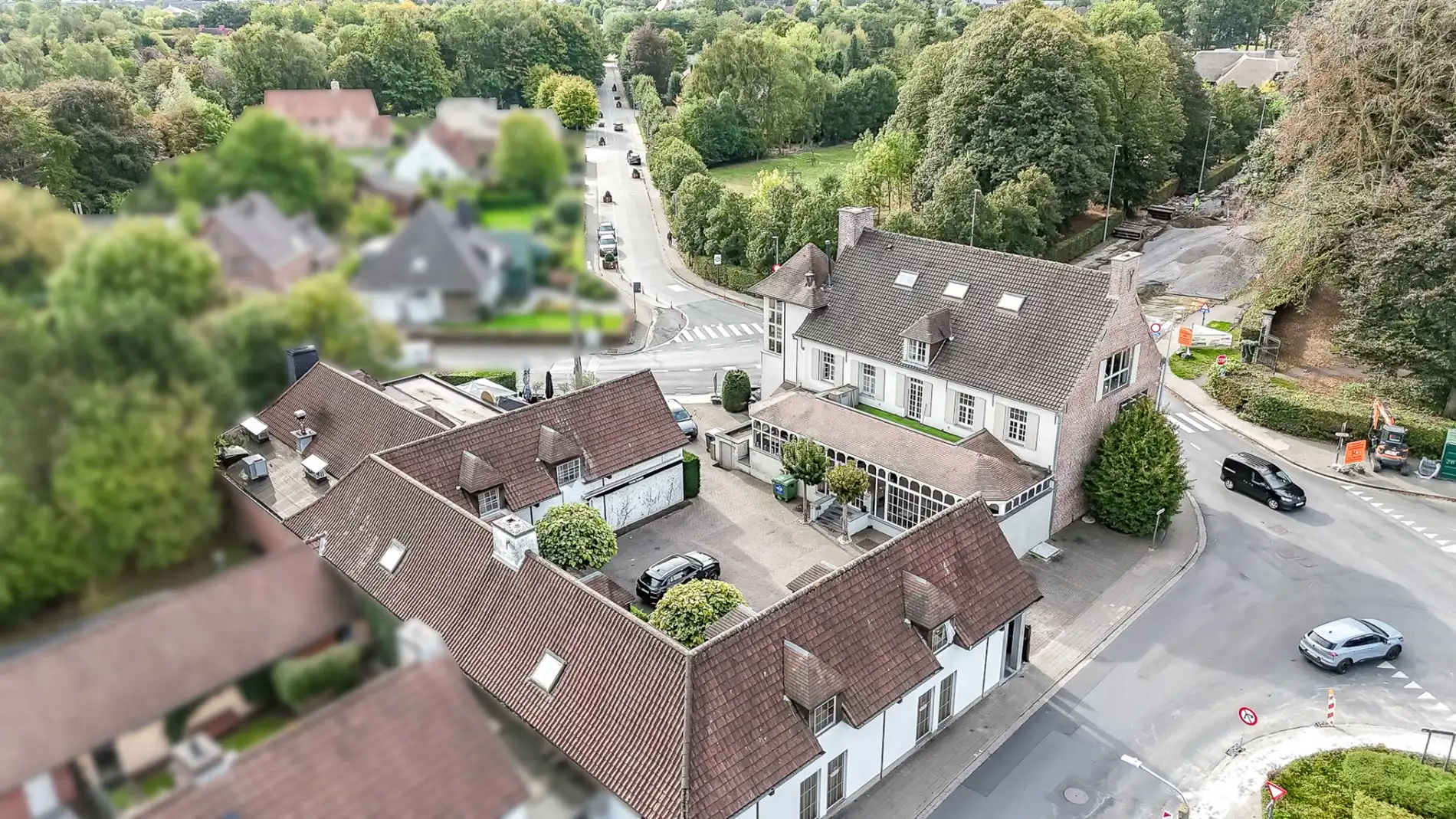 Multifunctionele eigendom met appartementen en handelszaken! foto 3