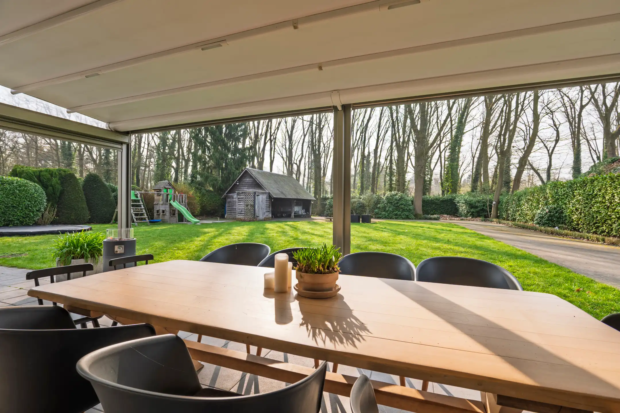 Instapklare gelijkvloerse villa op toplocatie (ca. 2.028 m²) foto 4