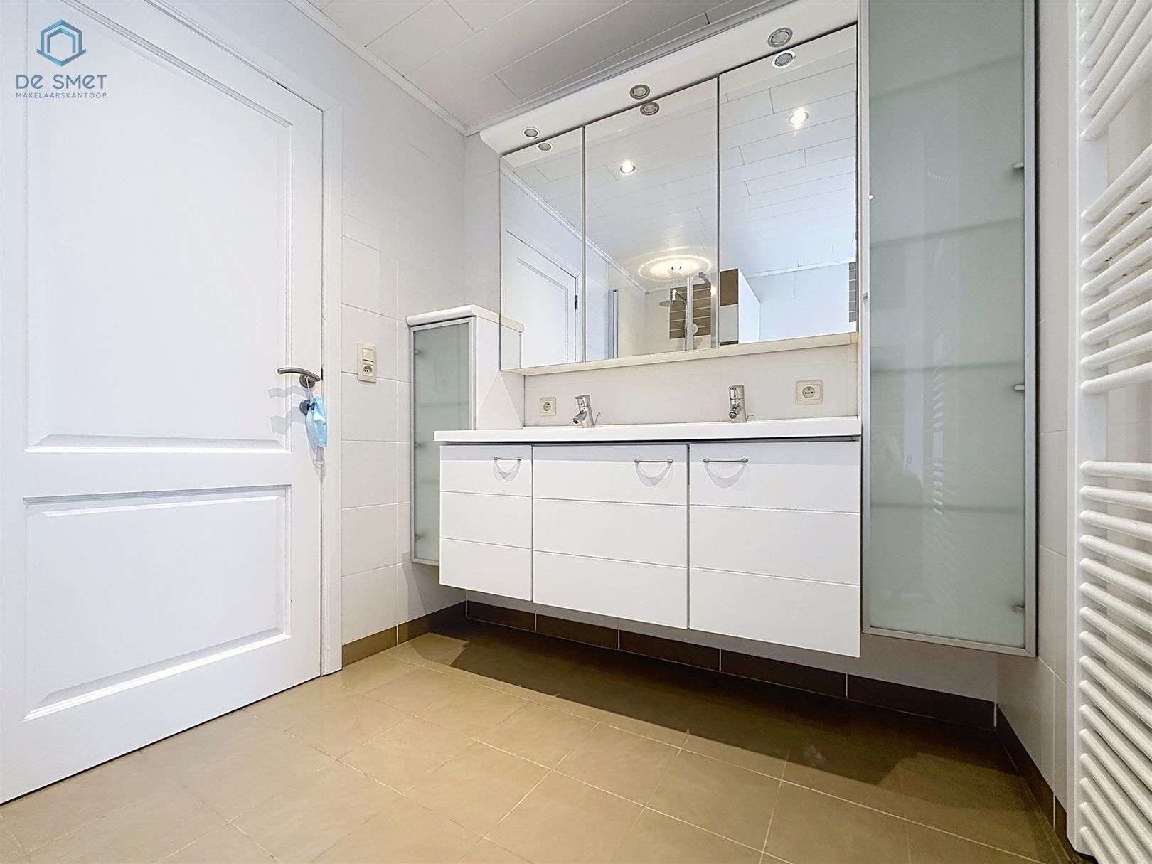 Instapklare, Volledig Gerenoveerde Woning met 2 Slaapkamers, Ruim Terras & Stadstuin Op Wandelafstand van het Centrum van Geraardsbergen! foto 10