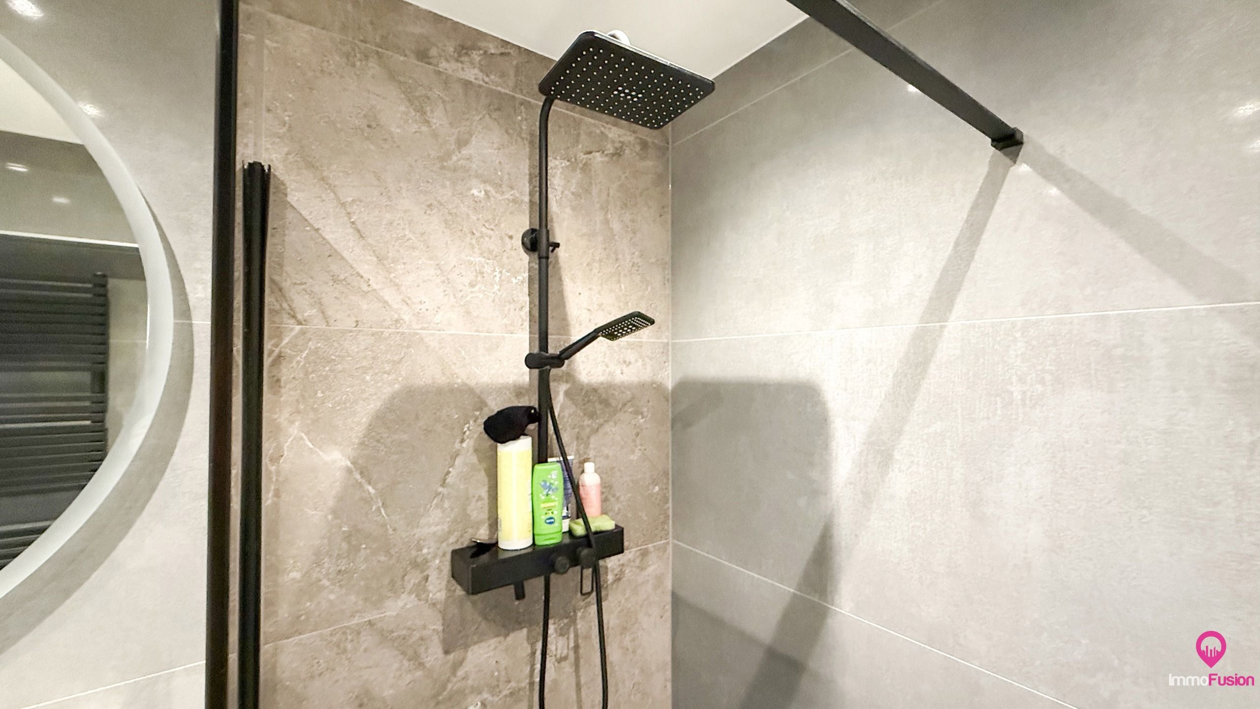 Instapklare, volledig gerenoveerde woning met 4 slaapkamers! foto 17