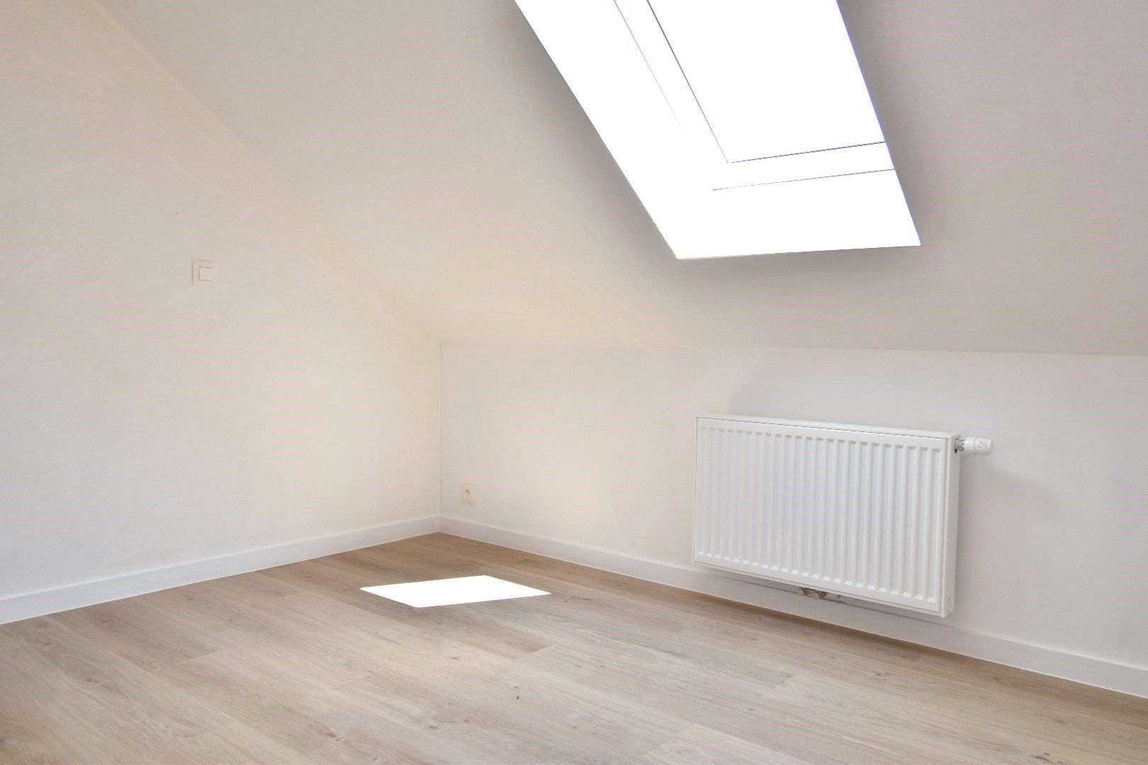 Tot in de puntjes gerenoveerde stadswoning te koop, 3 slaapkamers in hartje Kortrijk foto 12
